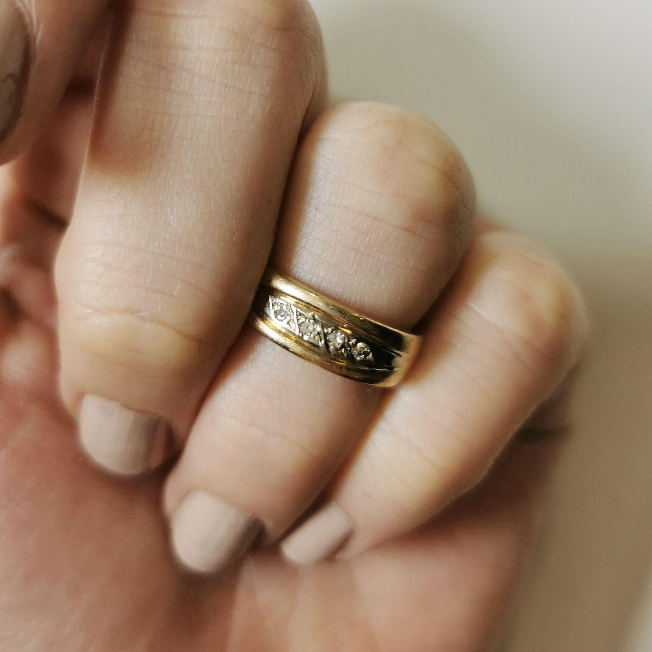 Diamond Band | 0.04ctw | SZ 5 |