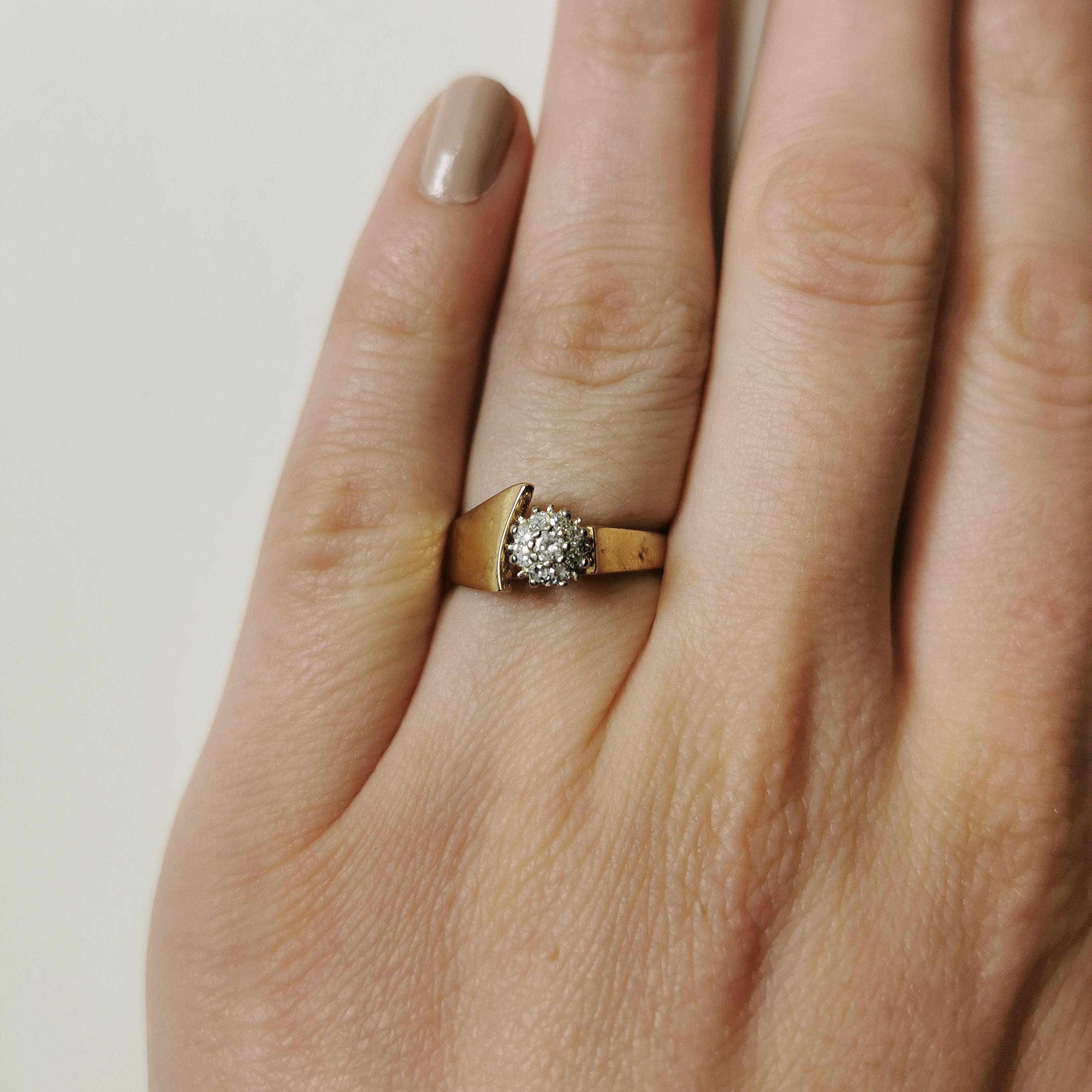 Asymmetrical Cluster Diamond Ring | 0.12ctw | SZ 6 |