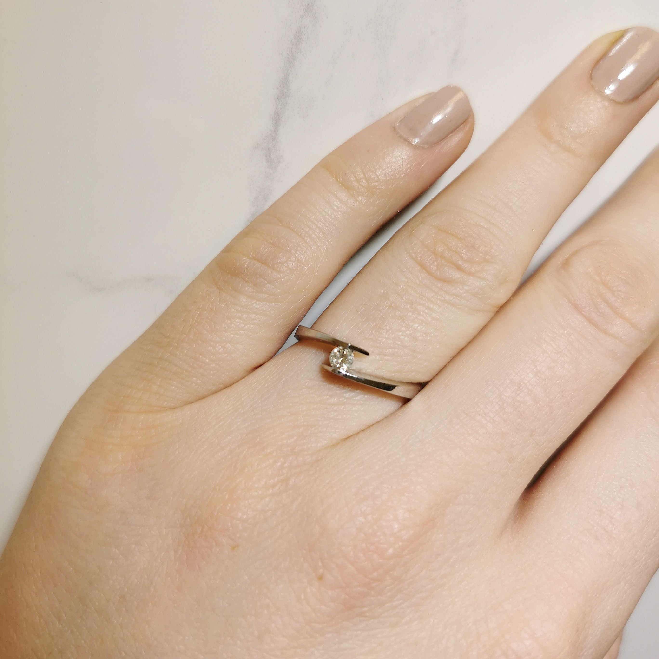 Bague sertie de diamants en tension | 0,12 ct | Taille 6,75 |