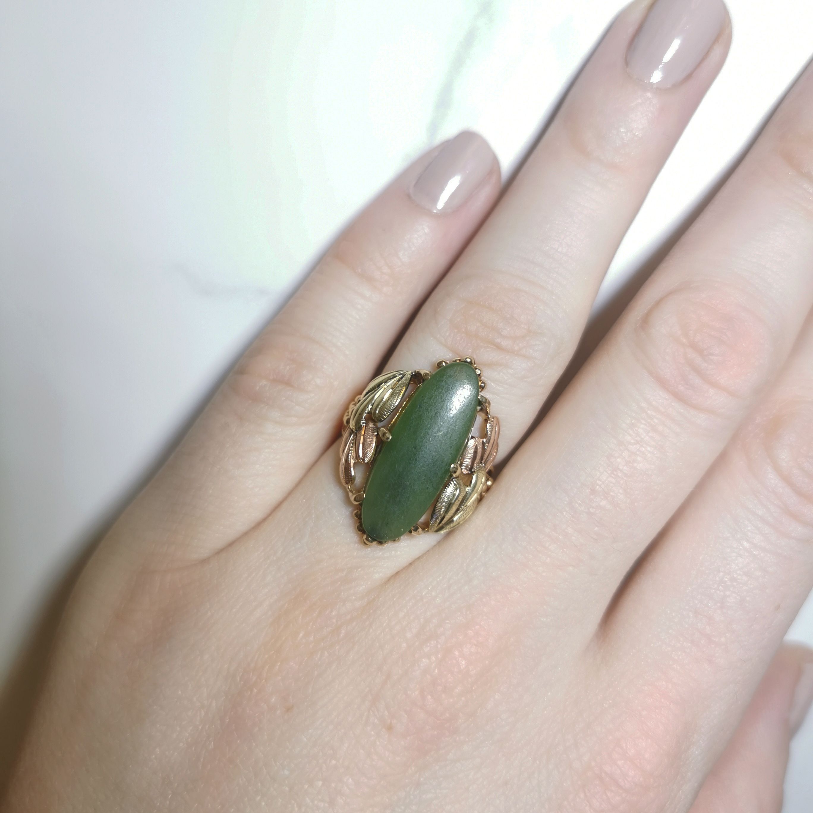Bague en néphrite en forme de feuille de vigne | 5,00 ct | Taille 6 |