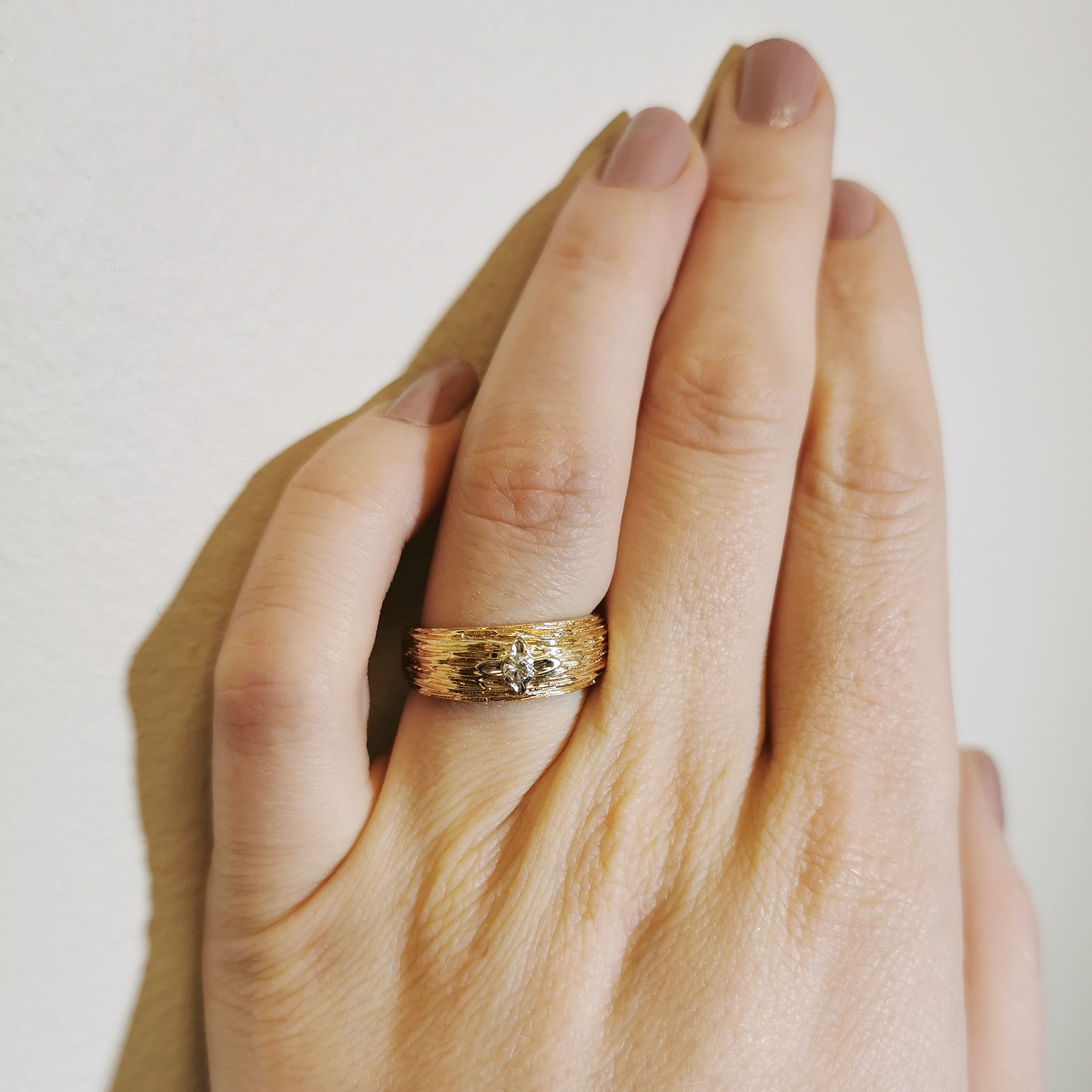 Textured Solitaire Diamond Tapered Band | 0.08ct | SZ 7 |