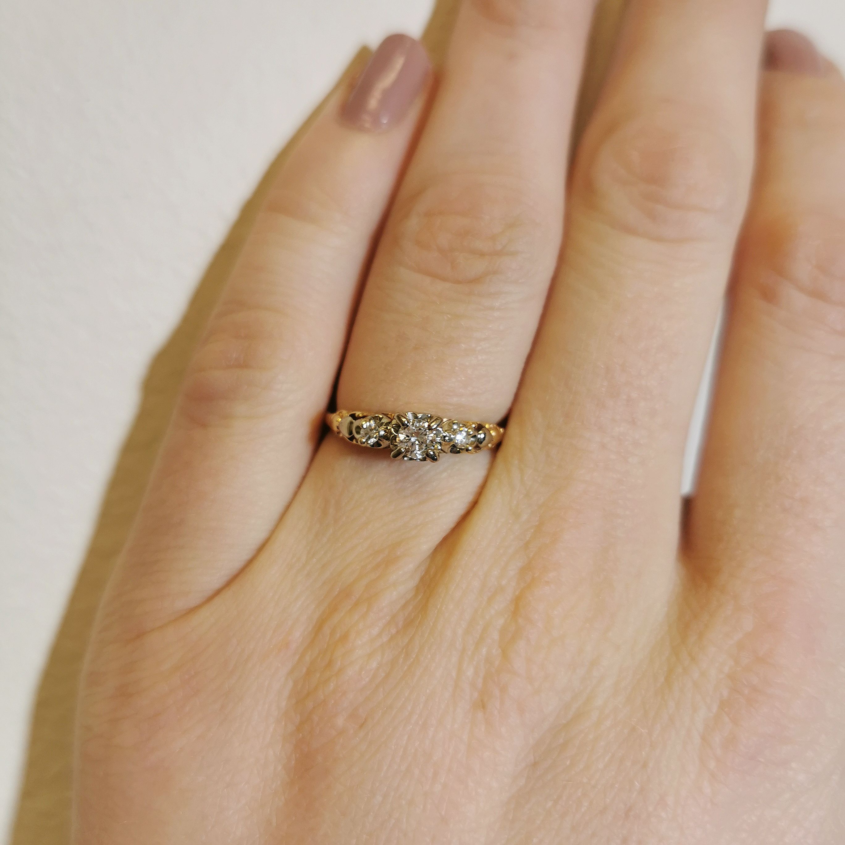 Retro Illusion Set Three Stone Diamond Ring | 0.20ctw | SZ 6 |