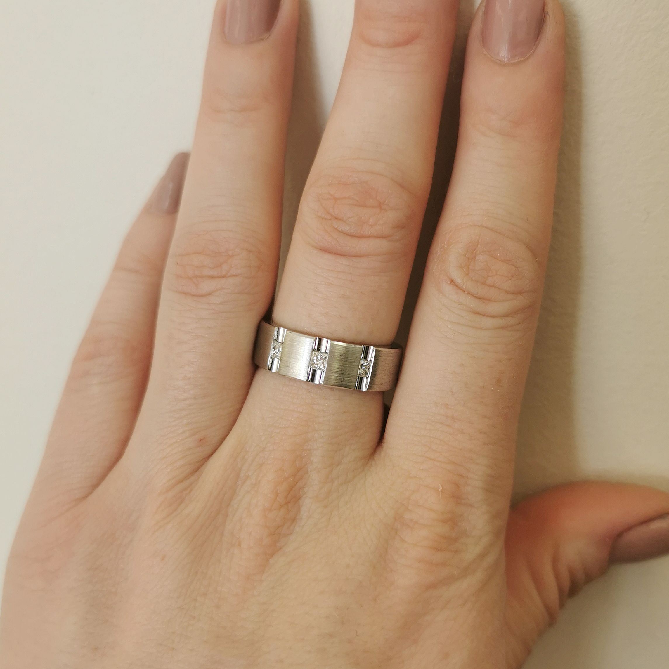 Vertical Channel Diamond Band | 0.26ctw | SZ 8.25 |