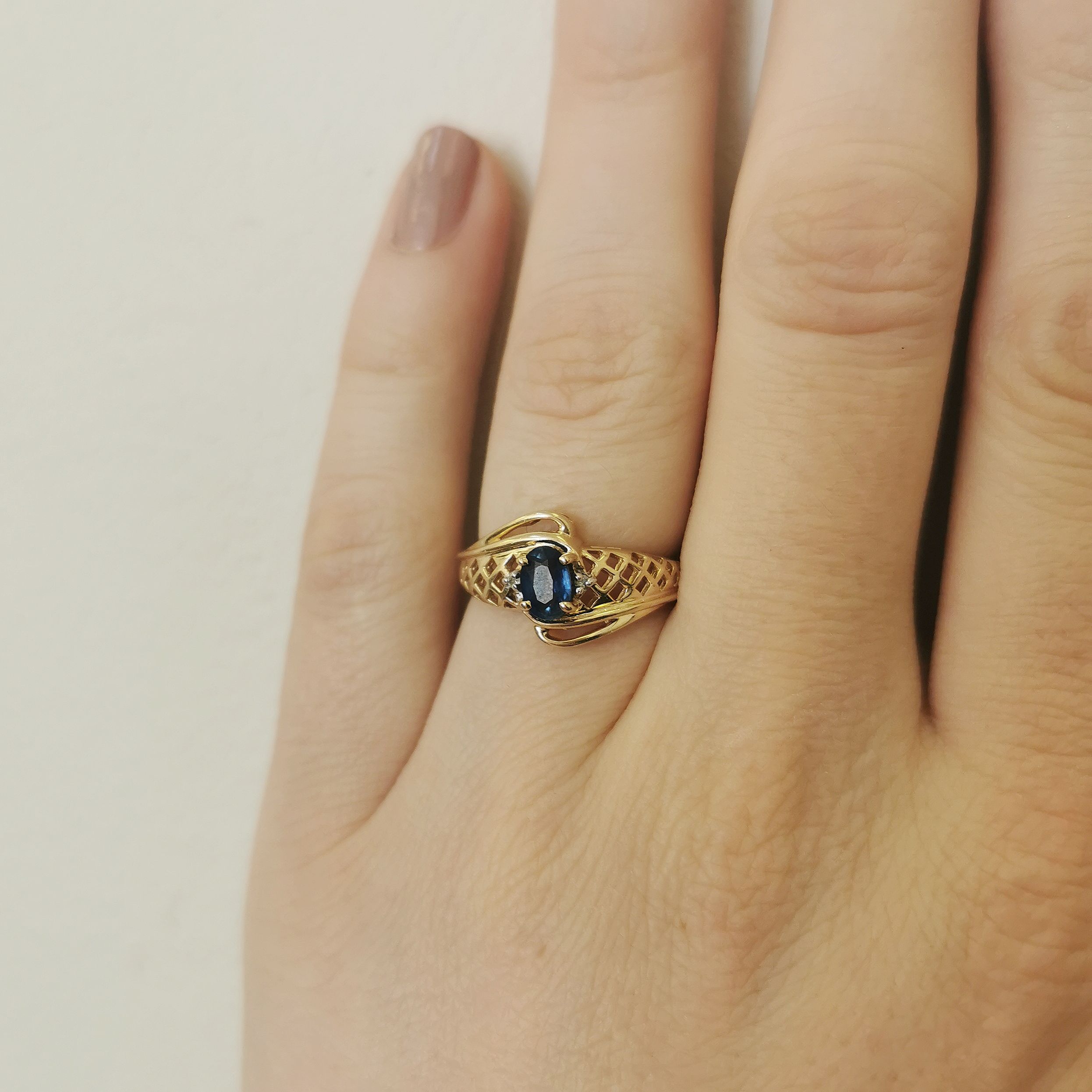 Sapphire Lattice Bypass Ring | 0.02ctw, 0.70ct | SZ 6.25 |