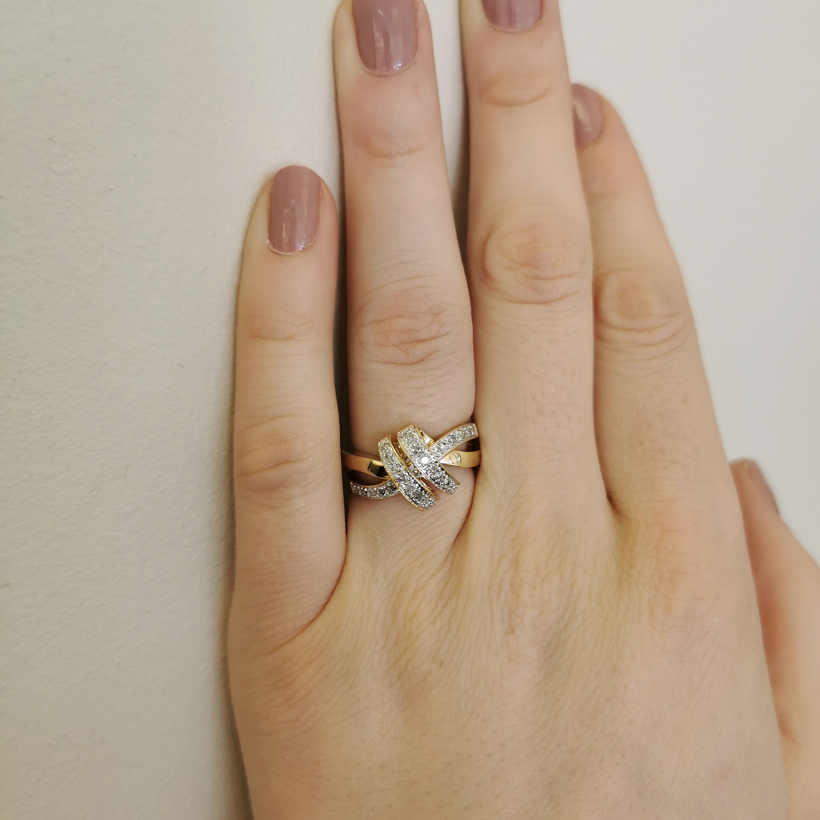 Diamond Ribbon Ring | 0.20ctw | SZ 7 |