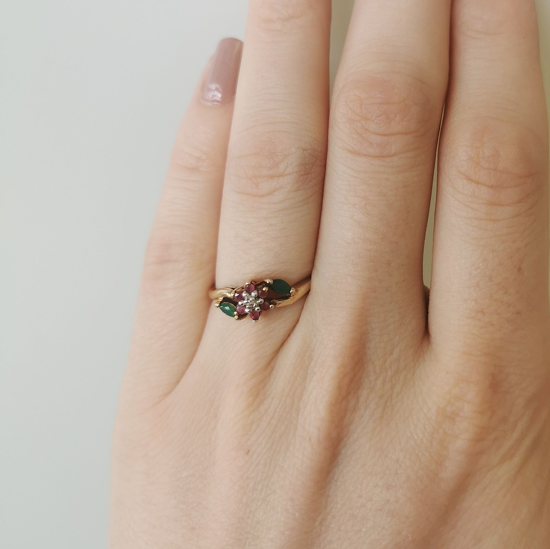 Floral Ruby & Emerald Ring | 0.01ctw, 0.10ctw, 0.17ctw | SZ 7 |