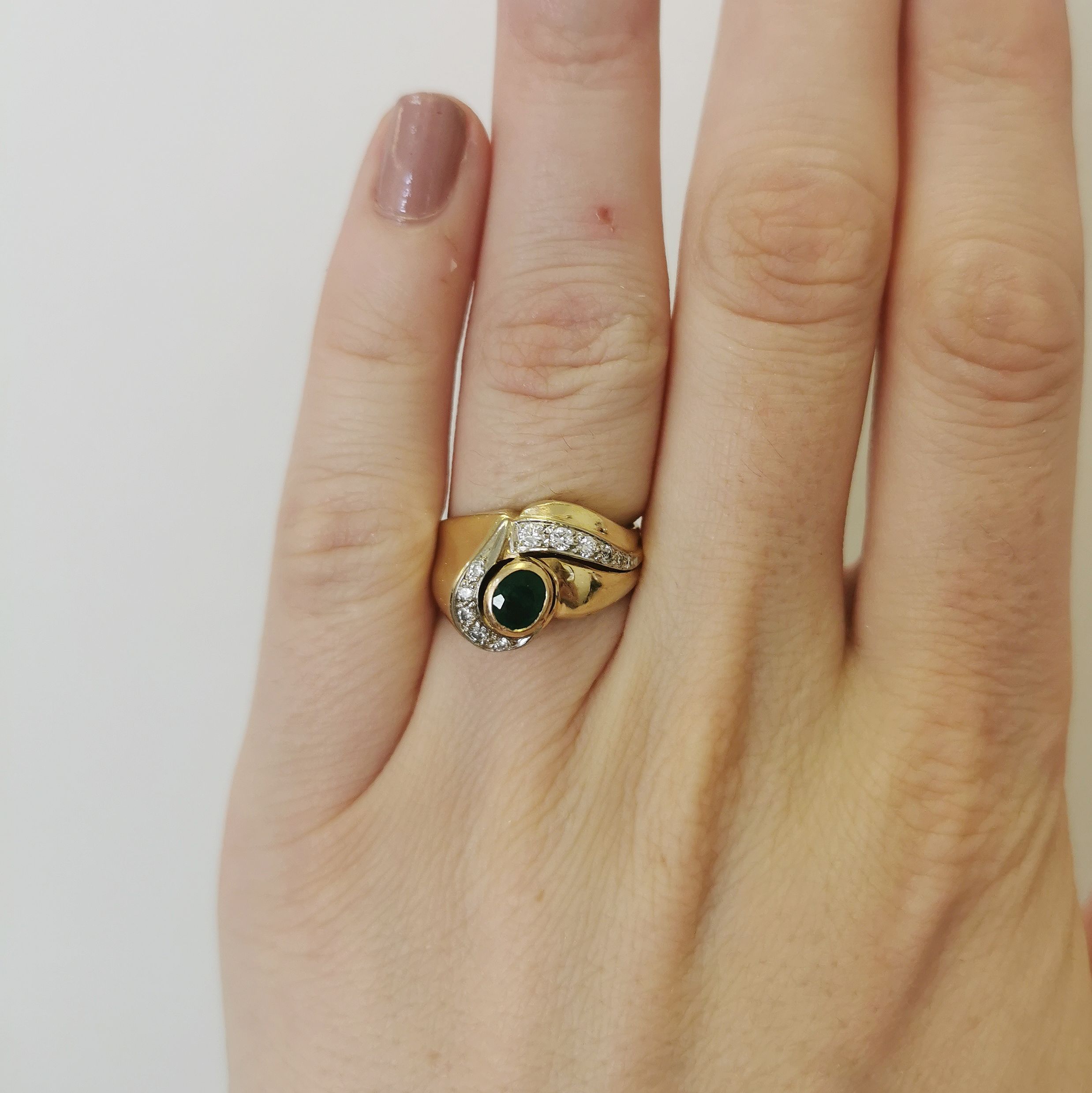 Abstract Emerald & Diamond Ring | 0.10ctw, 0.33ct | SZ 6.75 |