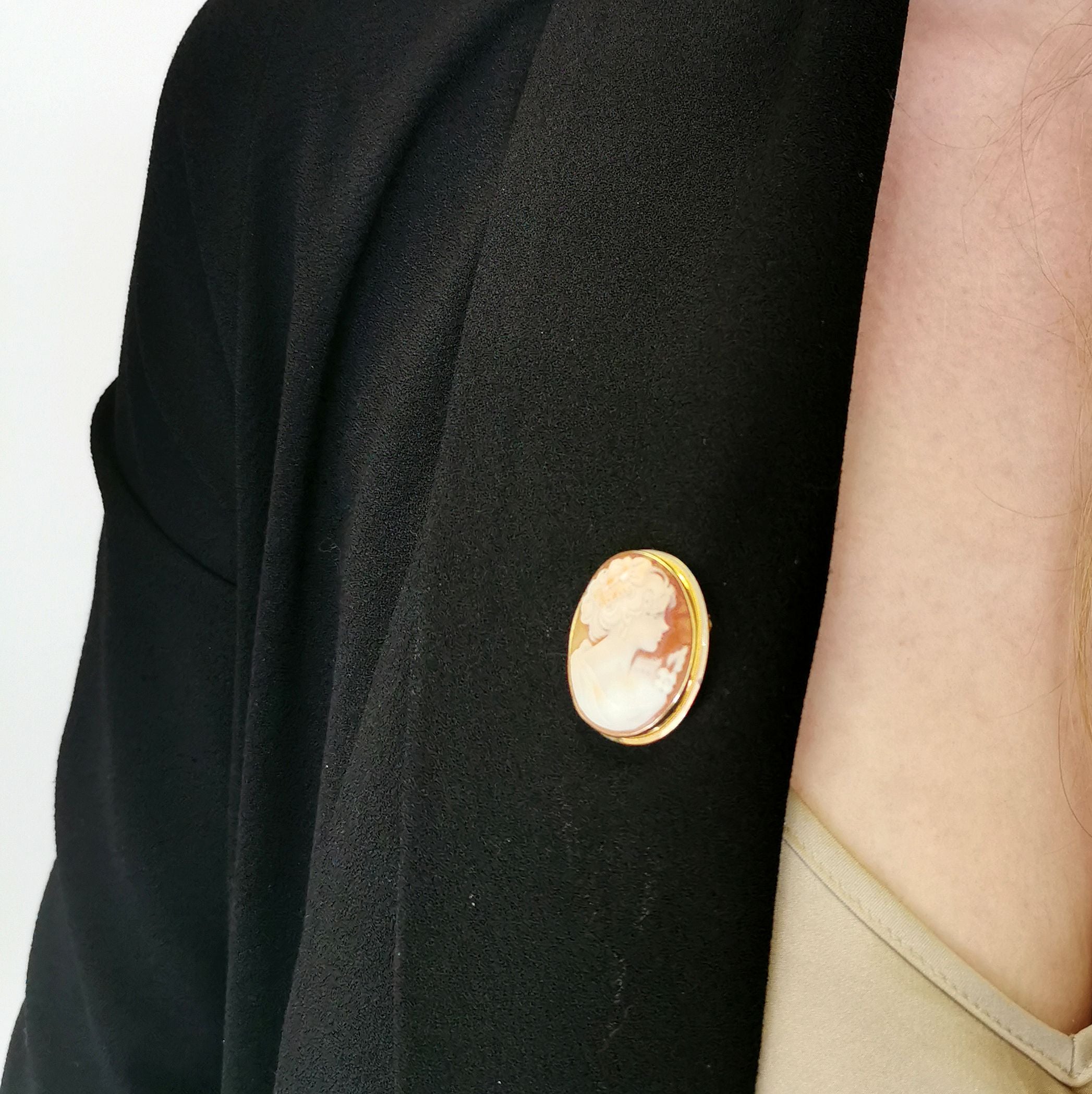 Early 1900s Convertible Cameo Pendant/Brooch | 9.80ct |