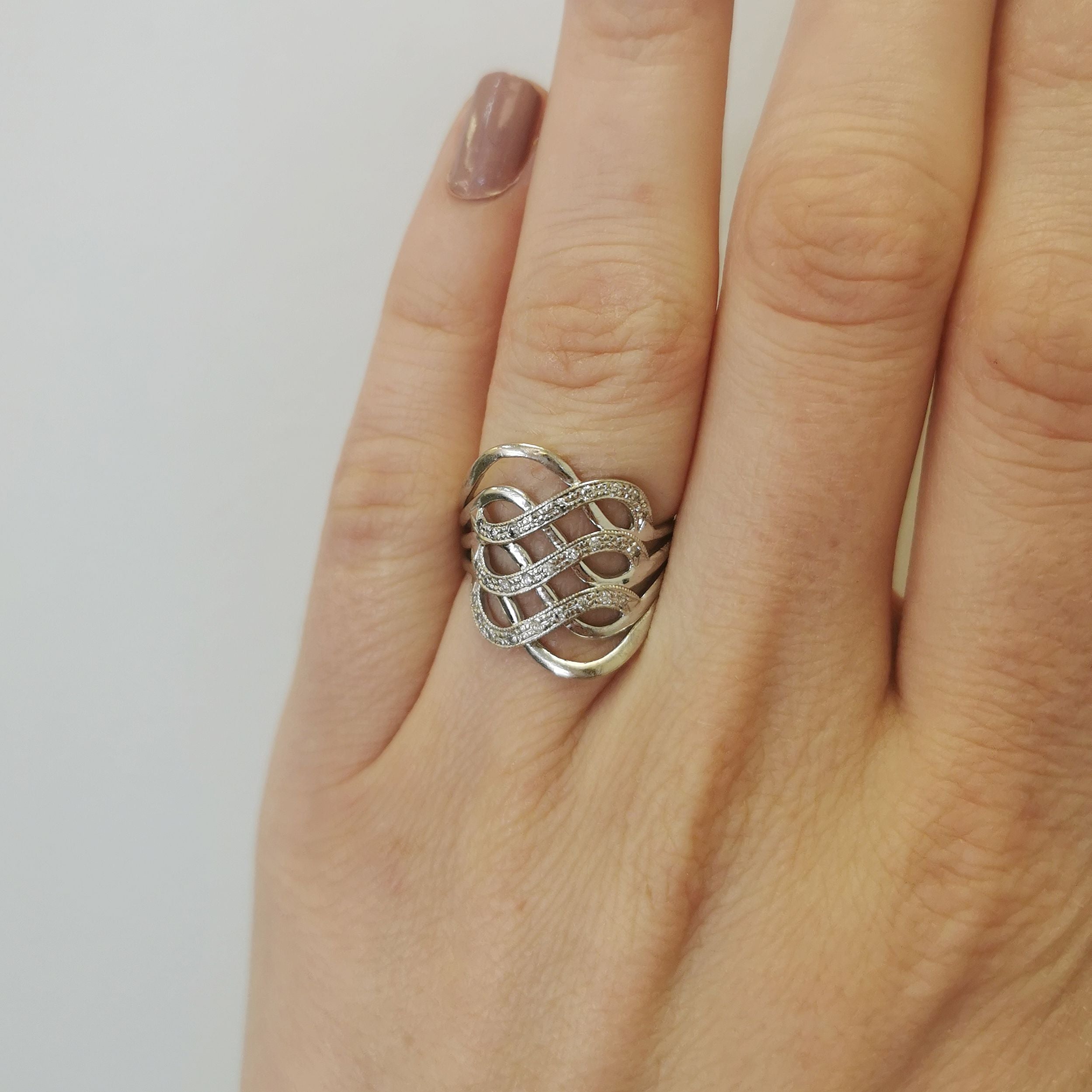 Diamond Swirl Cocktail Ring | 0.12ctw | SZ 6.75 |
