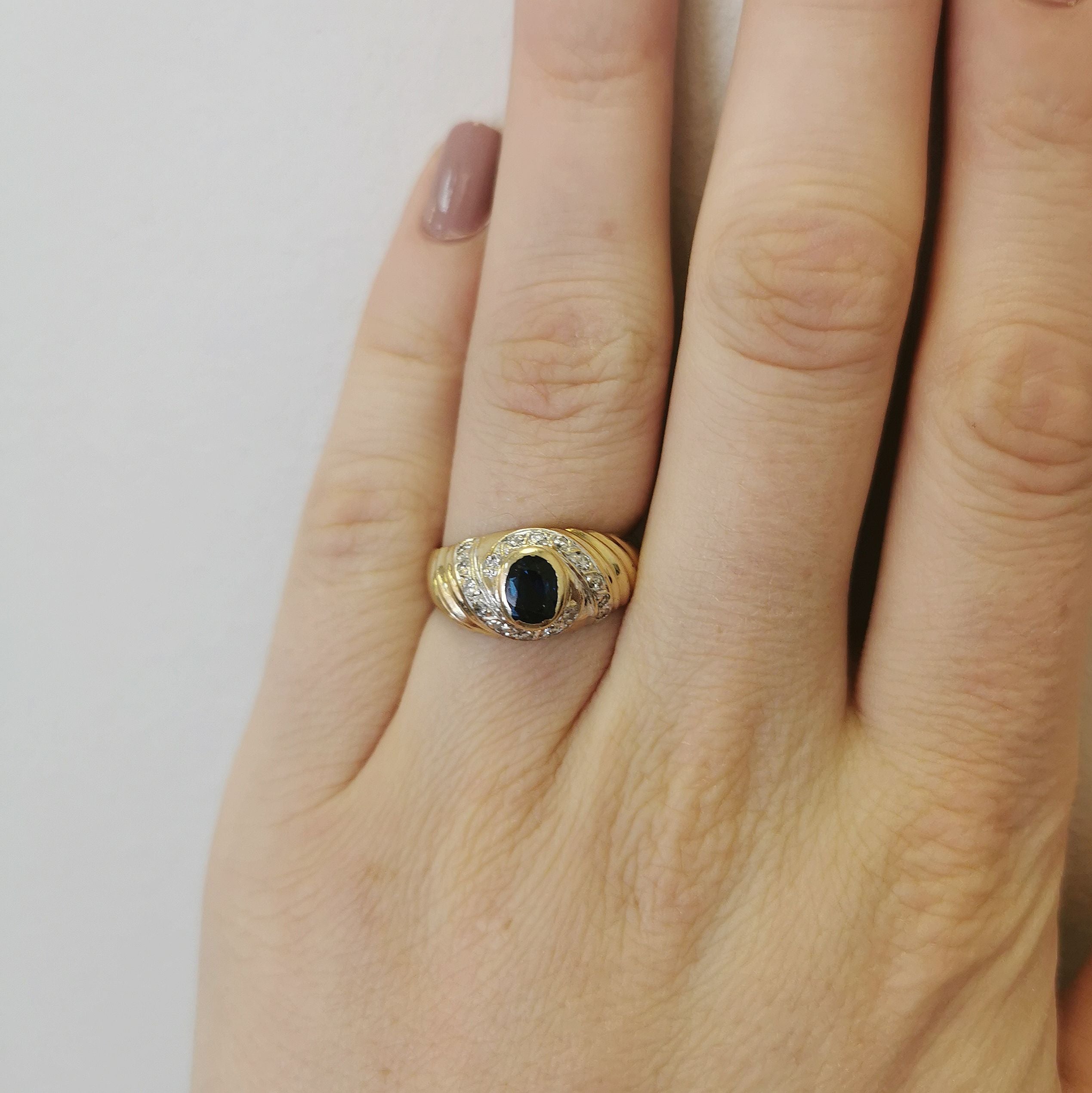 Blue Sapphire & Diamond Ring | 0.14ctw, 0.75ct | SZ 7.25 |