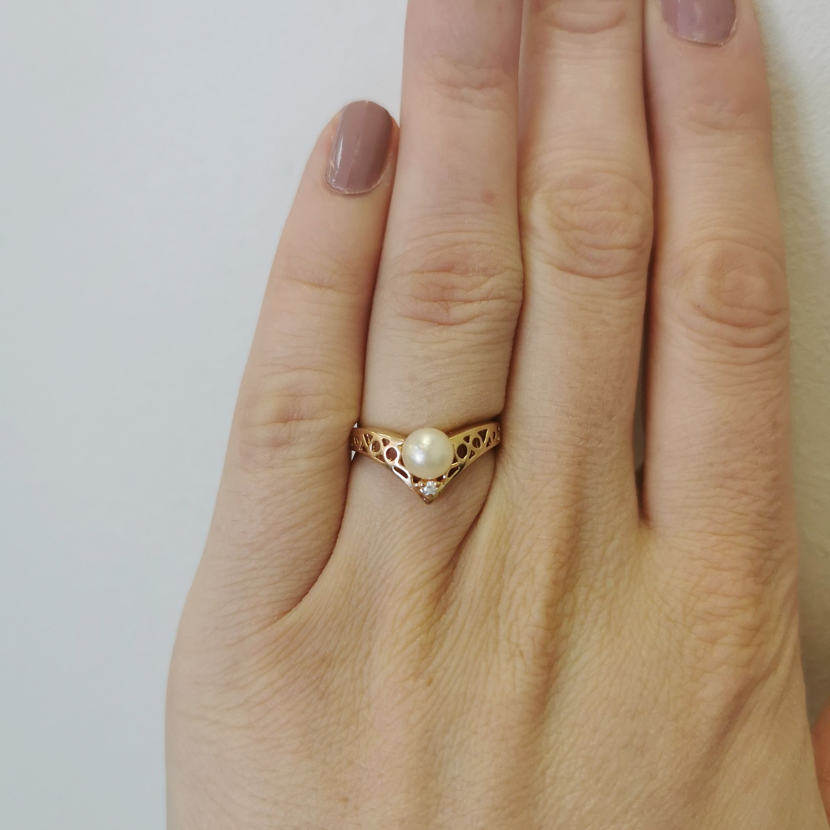 Diamond & Pearl Chevron Ring | 0.02ct, 1.50ct | SZ 6 |