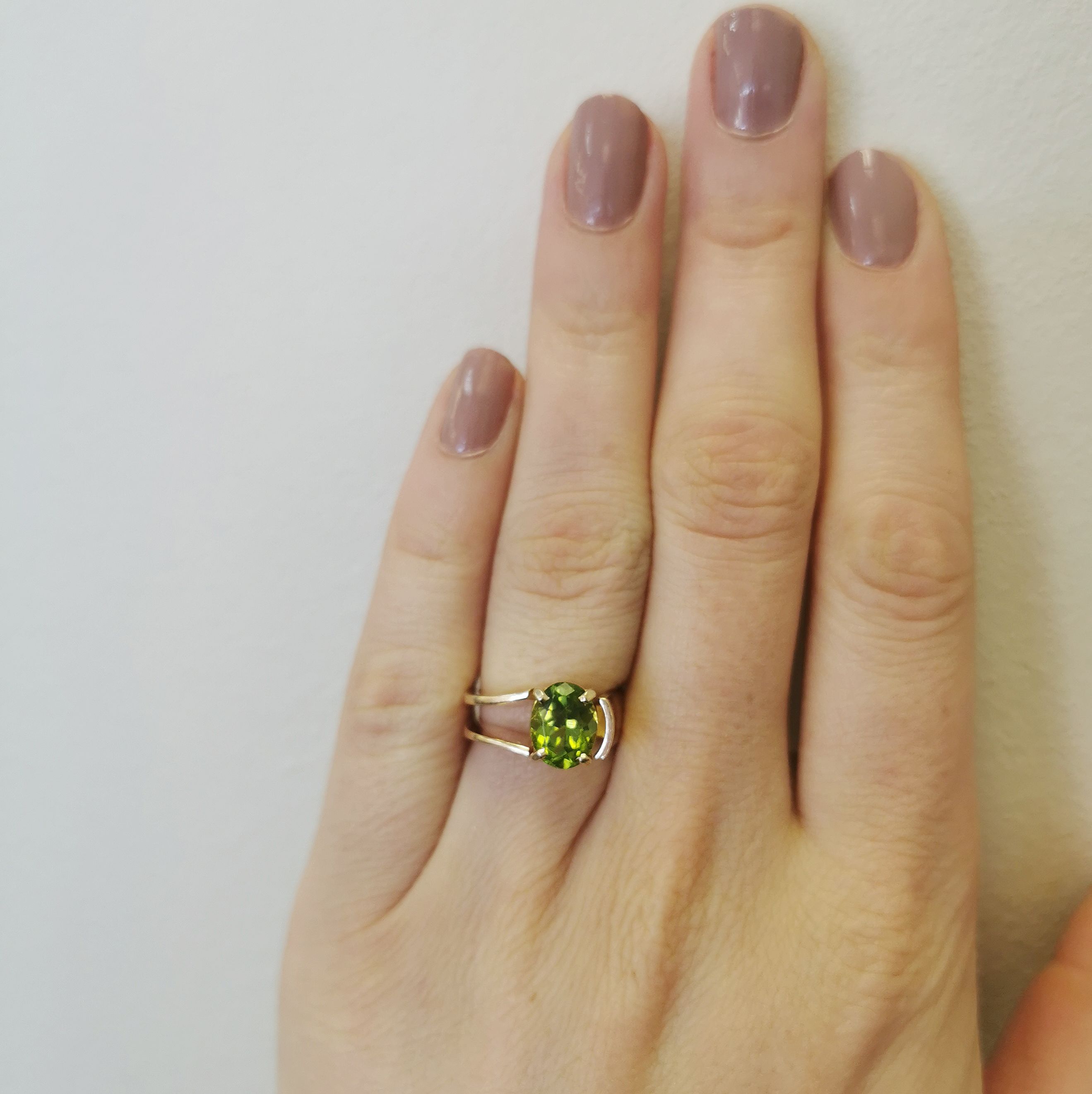 Split Shank Oval Peridot Ring | 1.21ct | SZ 5.5 |