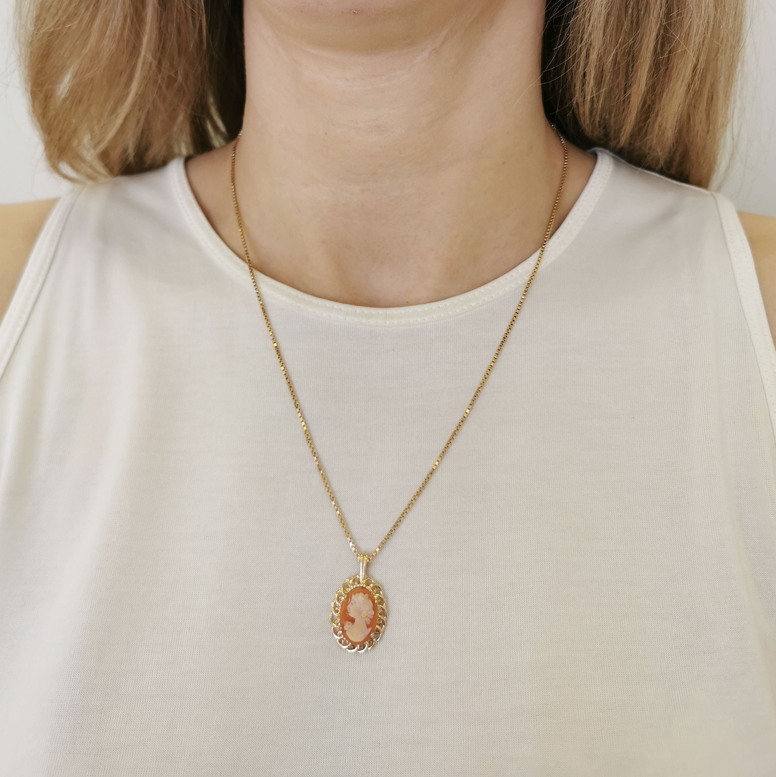 Shell Cameo Necklace | 2.00ct | 19" |