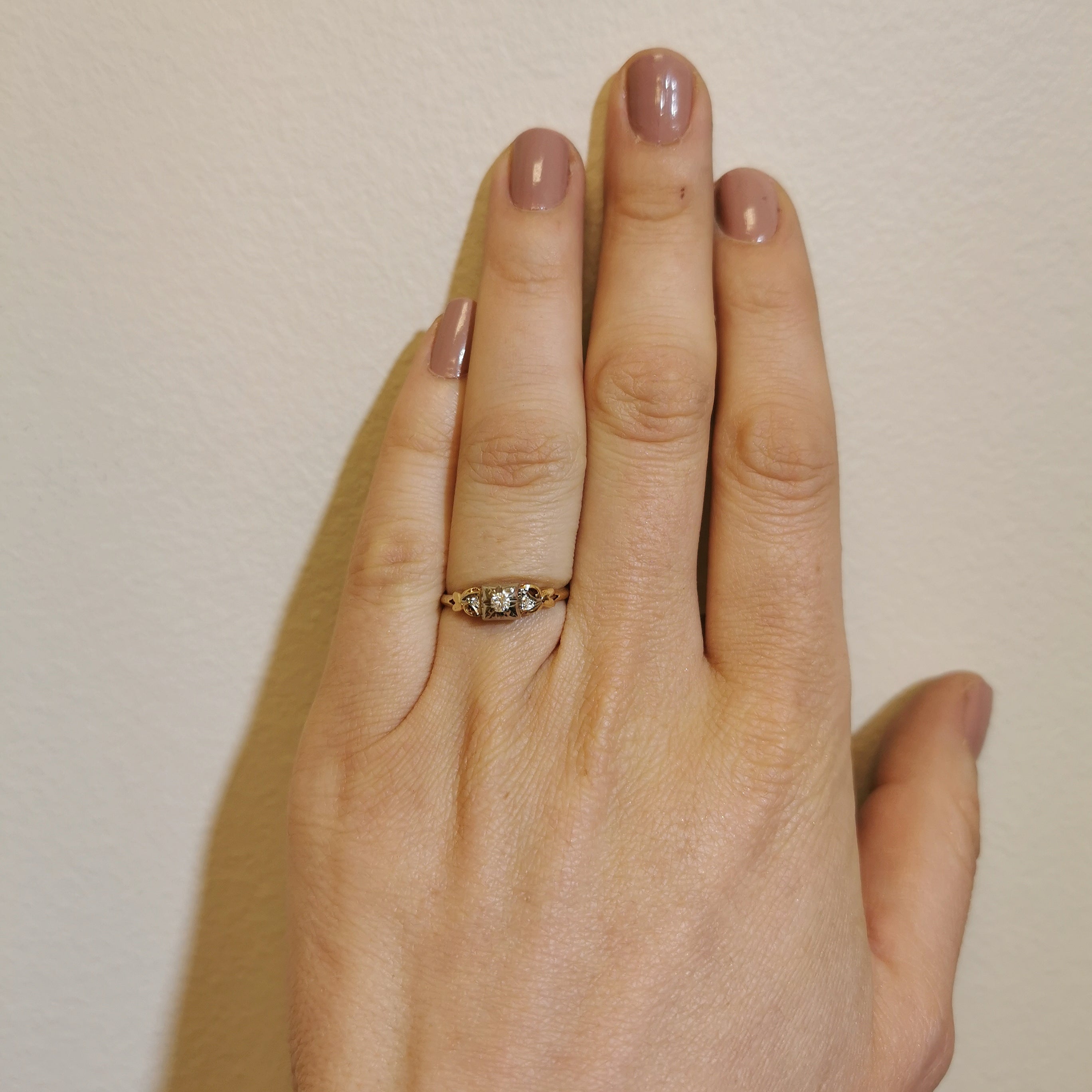 Bluebird' Retro Illusion Set Diamond Ring | 0.07ctw | SZ 6 |