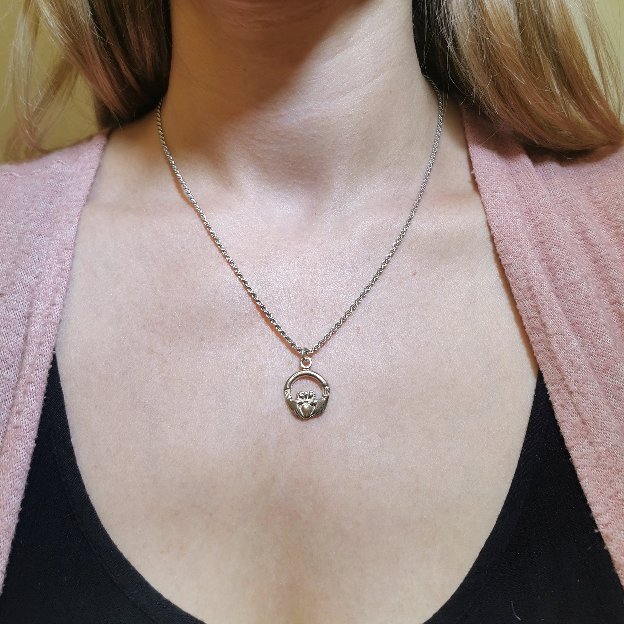 White Gold Claddagh Necklace | 17.5" |