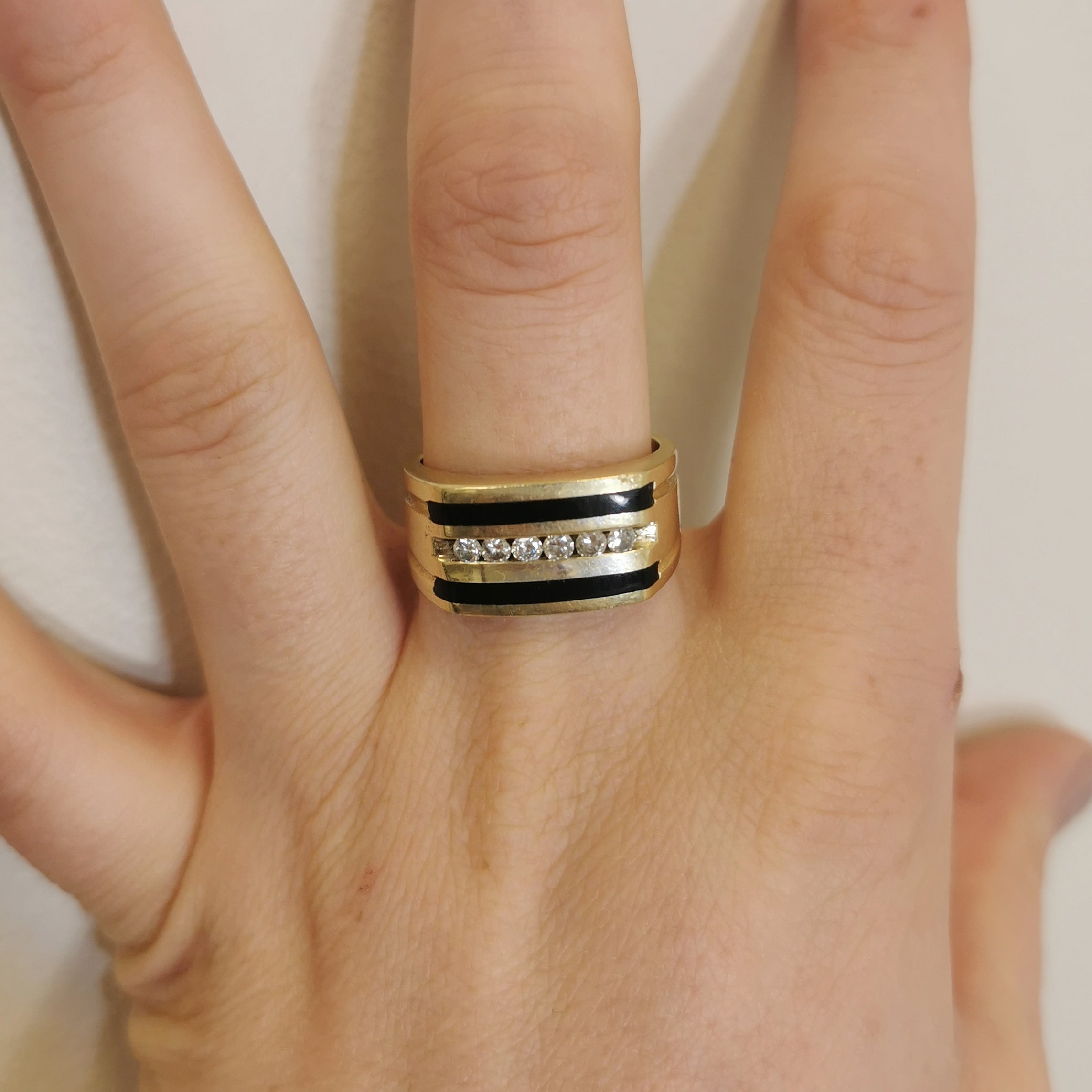 Bague chevalière en onyx noir et diamants | 1,00 ct, 0,28 ct | Taille 10,25 |