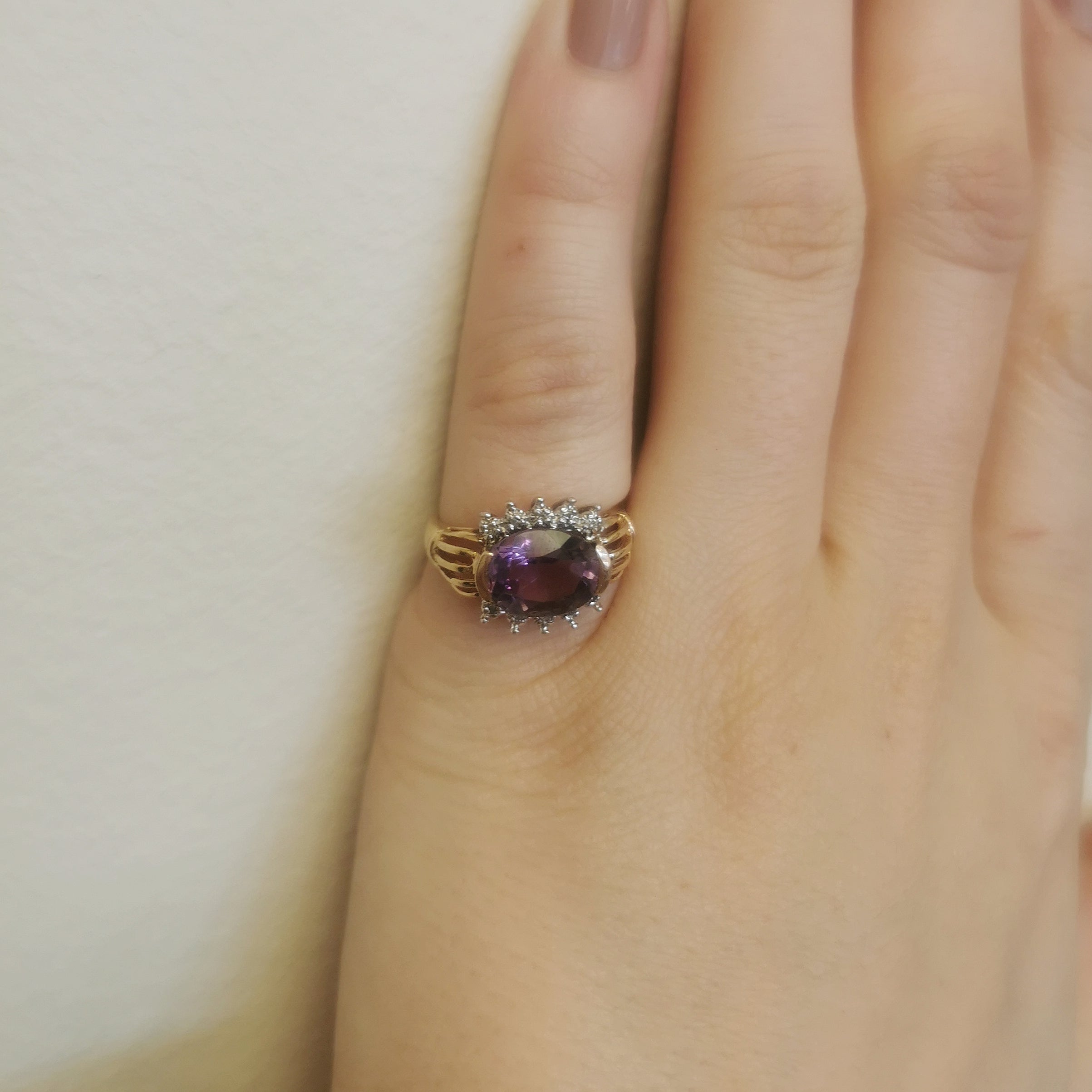 Oval Amethyst & Diamond Ring | 2.75ct, 0.04ctw | SZ 5.5 |