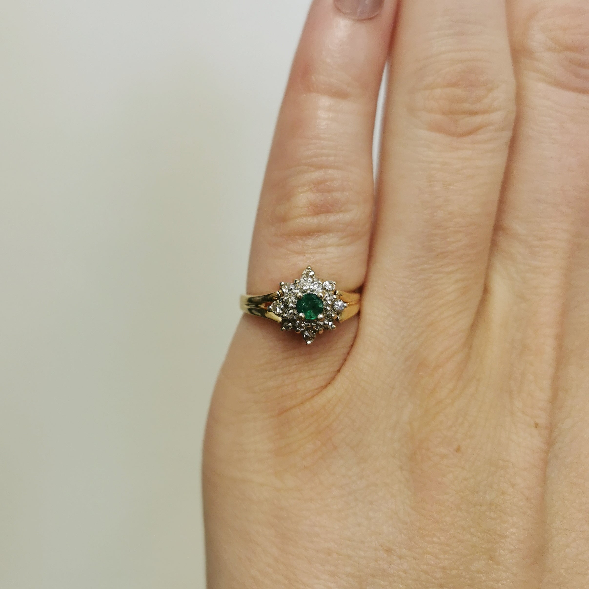 Emerald & Diamond Cluster Ring | 0.20ct, 0.15ctw | SZ 4.75 |