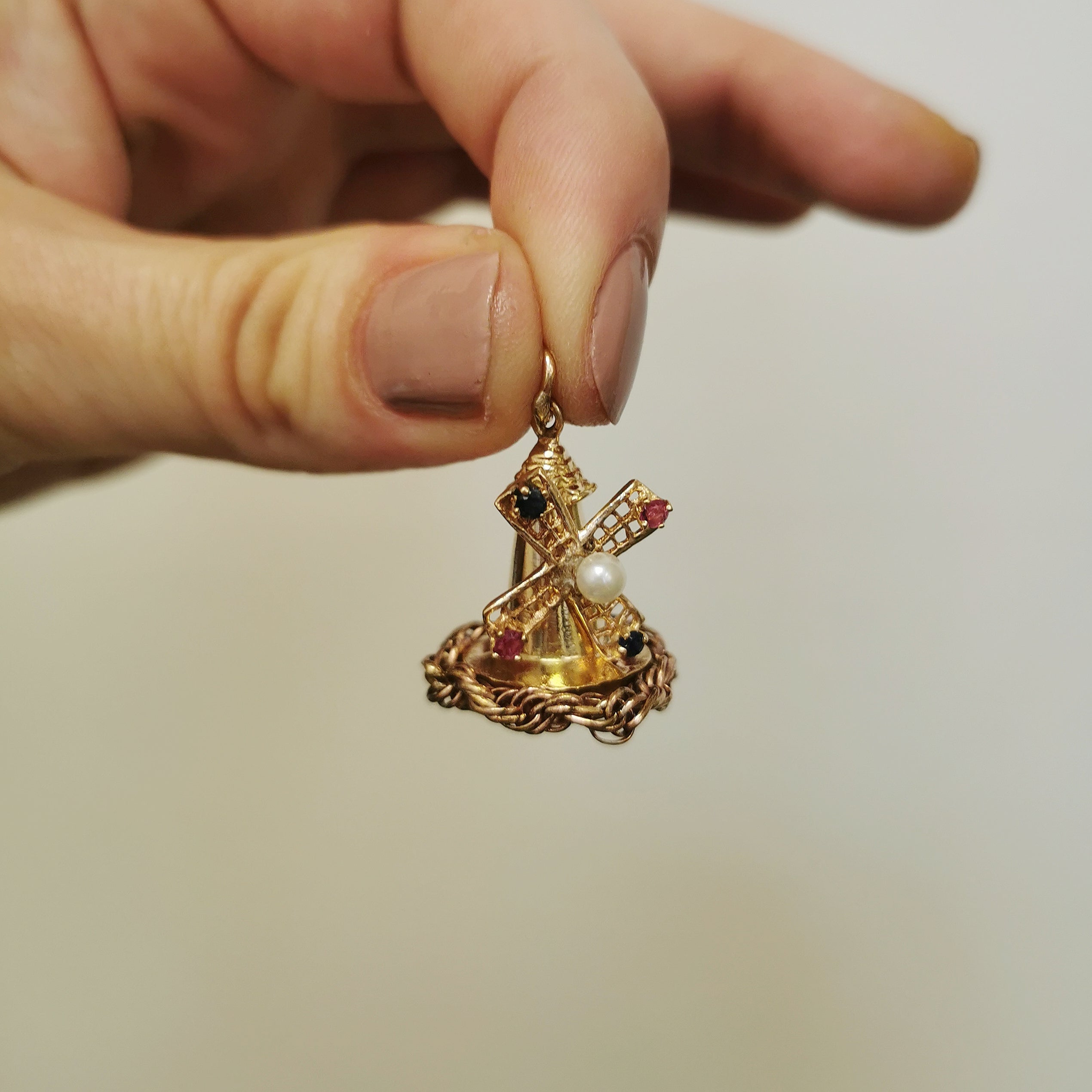 Pendentif Moulin à vent en pierres précieuses mixtes | 0,50 ct |