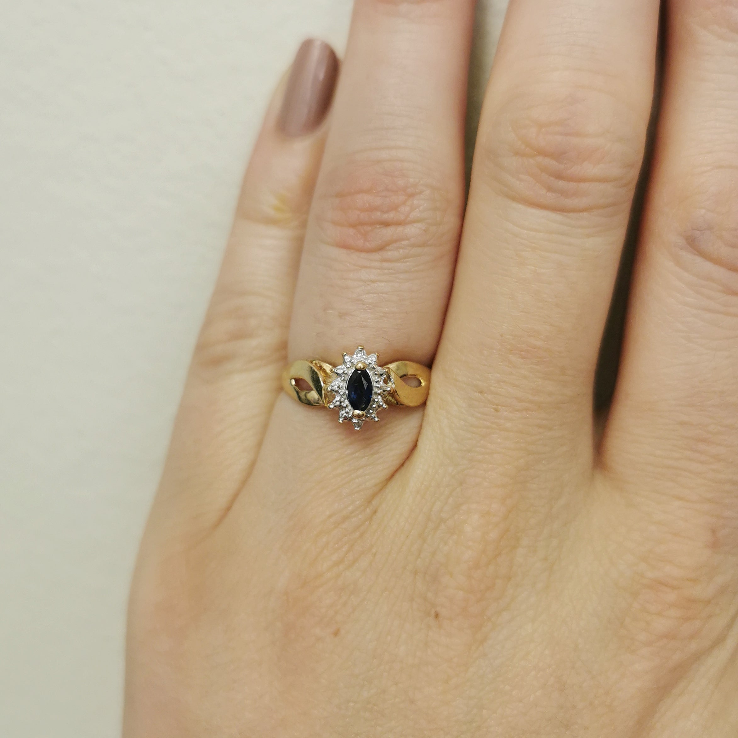 Bague saphir bleu et diamants | 0,20 ct, 0,01 ct au total | Taille 6,25 |