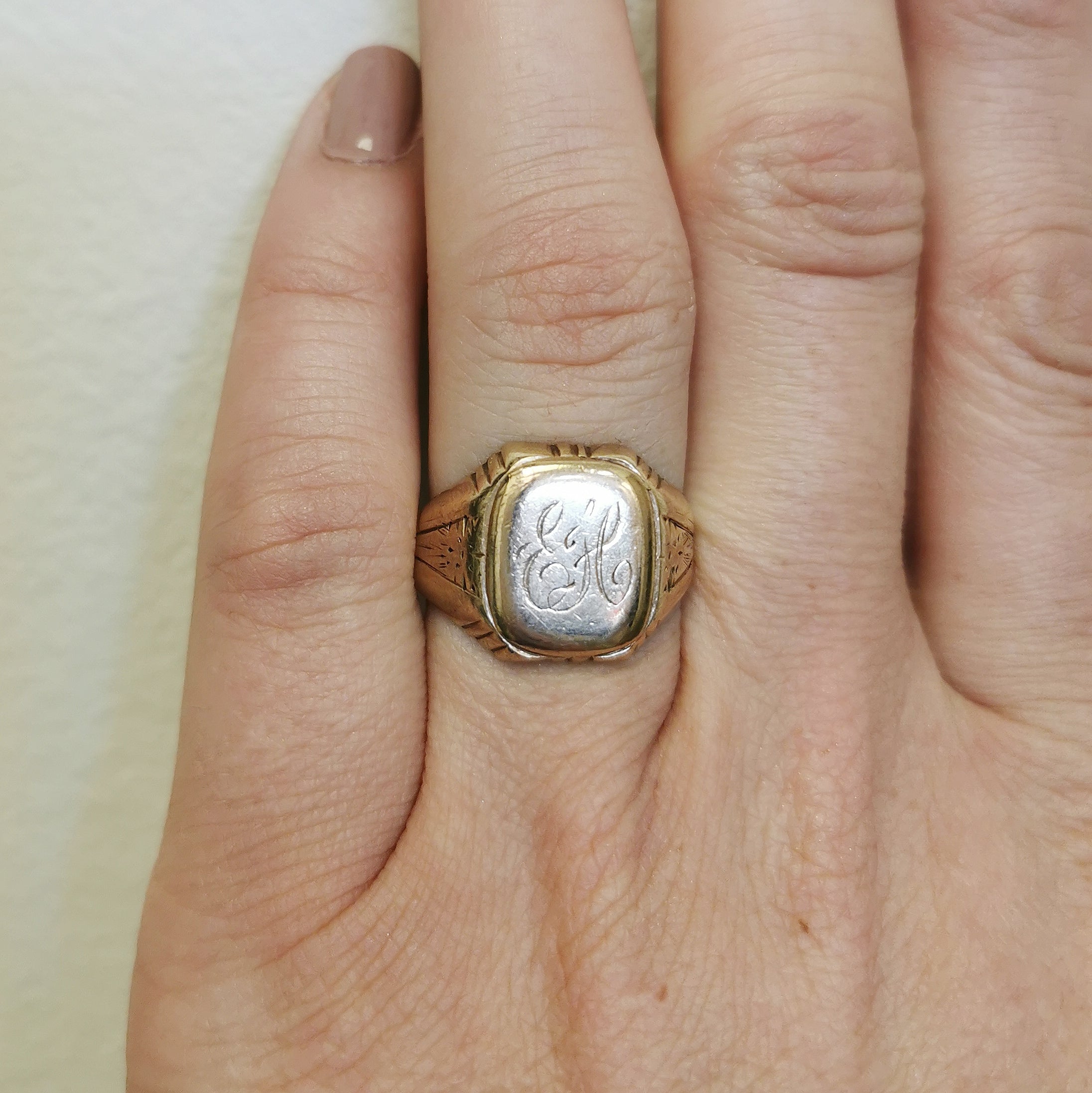 10k Yellow Gold Signet Ring | SZ 8.5 |