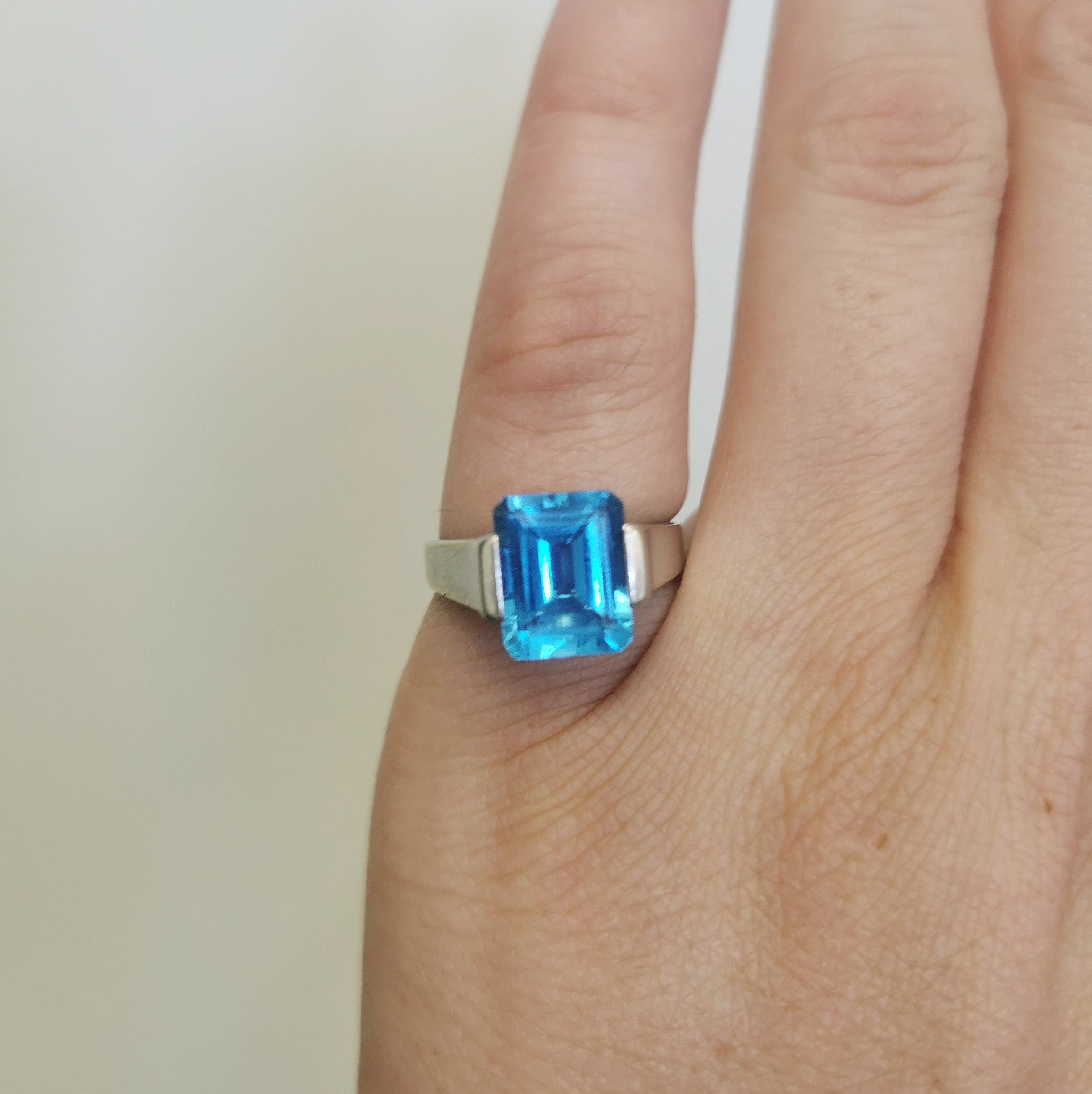 Bague cocktail solitaire en topaze bleue | 4,00 ct | Taille 5,25 |