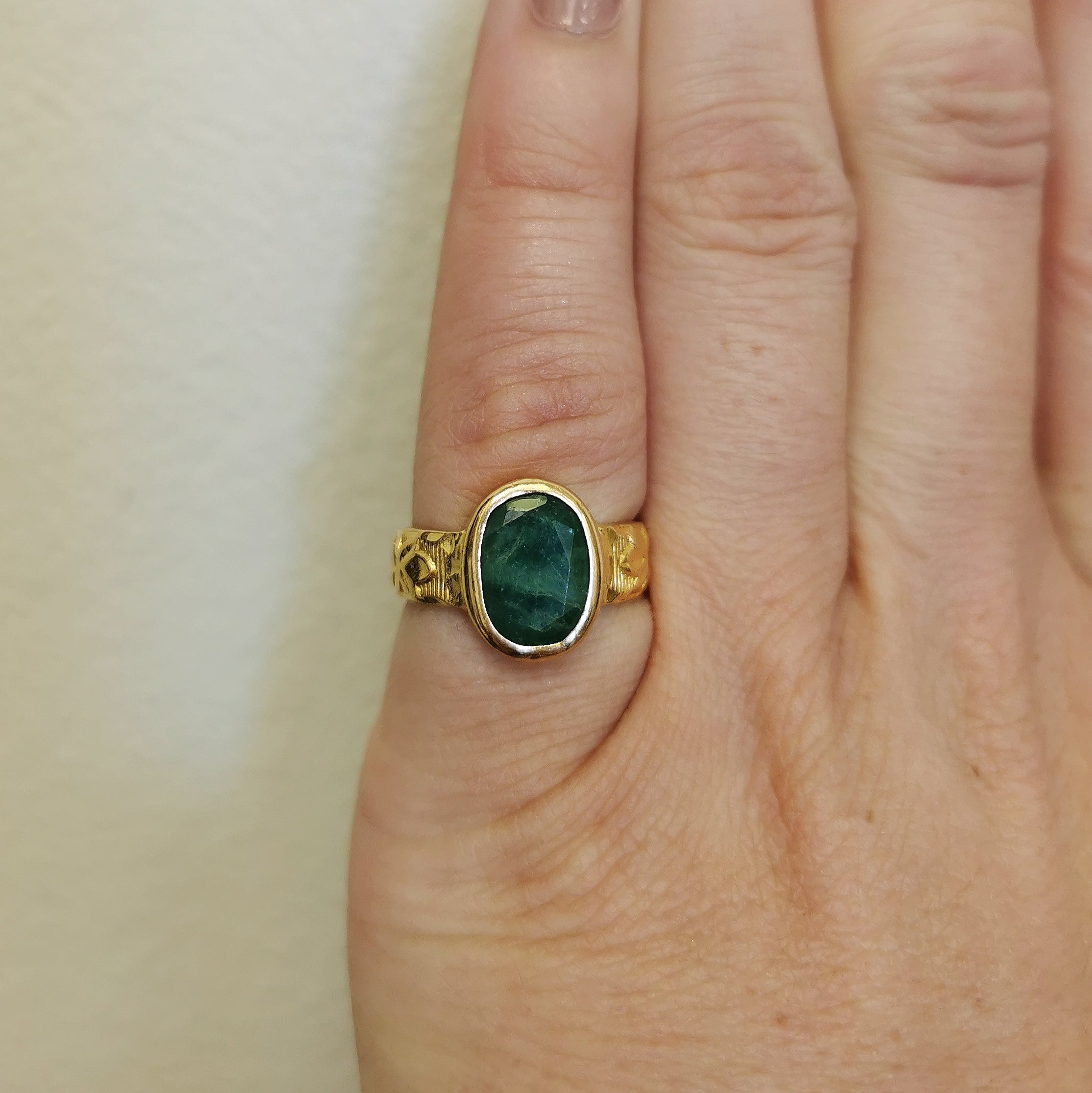 Bague solitaire ovale émeraude à dos ouvert | 2,60 ct | Taille 3,75 |