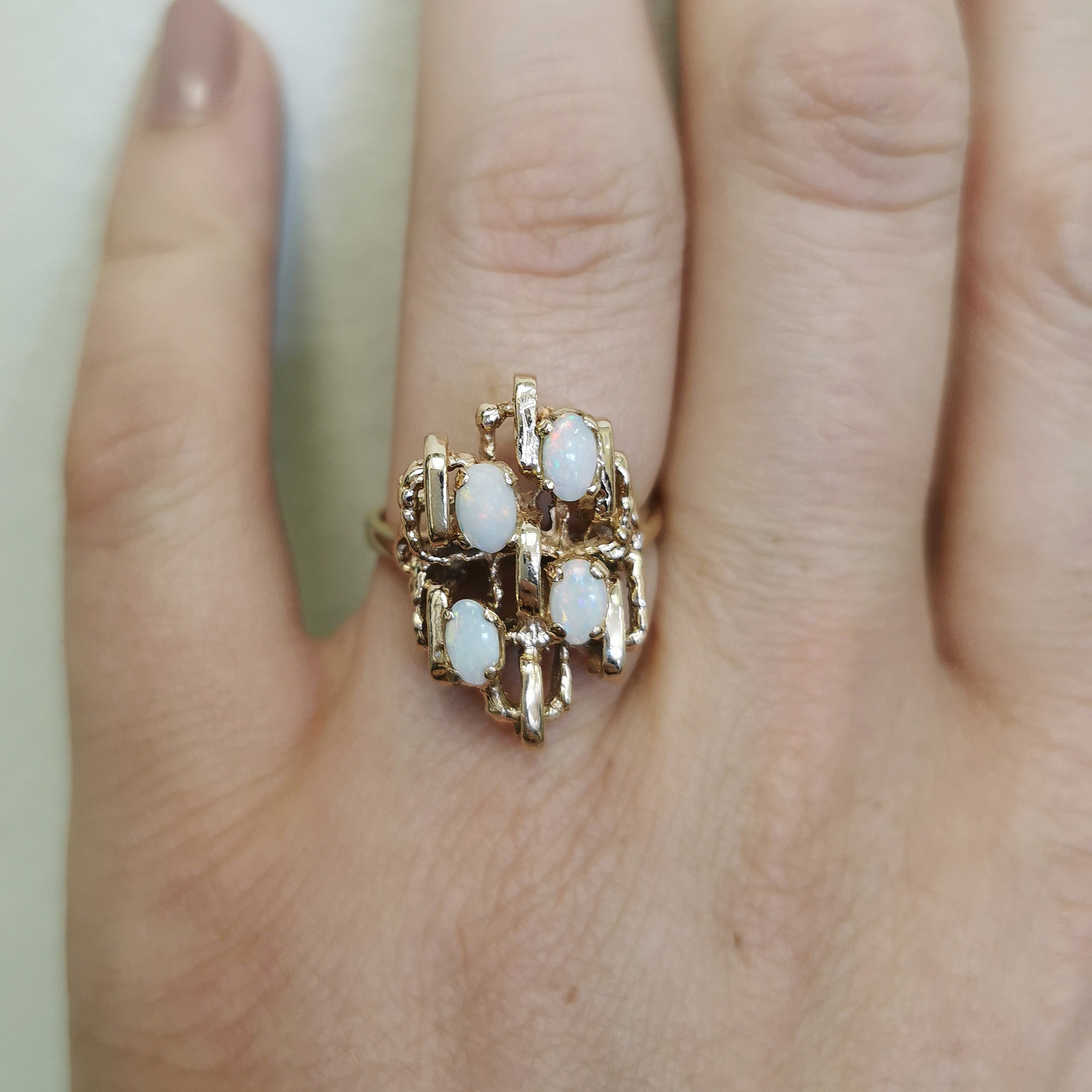 Bague abstraite ovale en opale | 0,40 ct | Taille 7,5 |