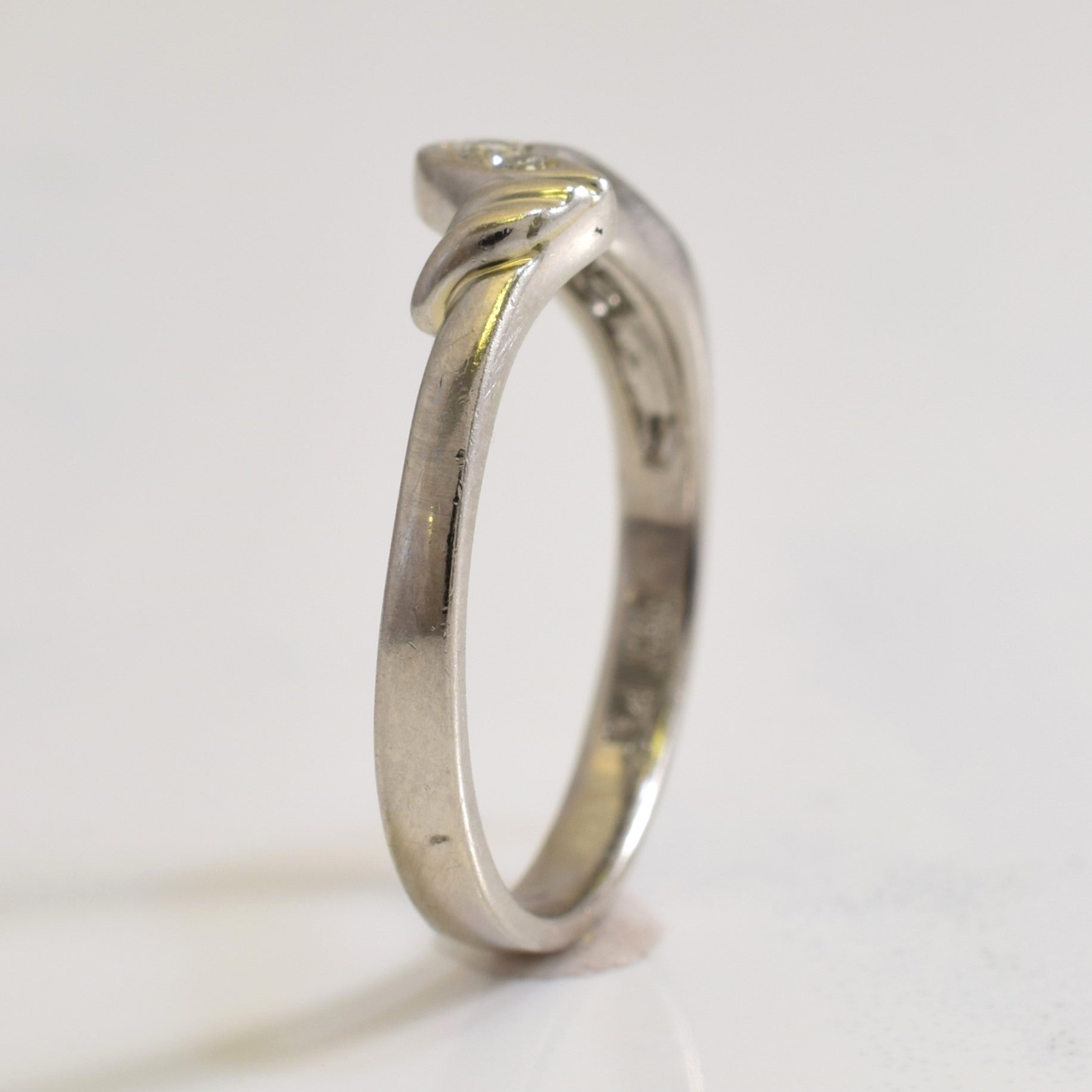 Channel Set Diamond Chevron Ring | 0.18ctw | SZ 5.75 |