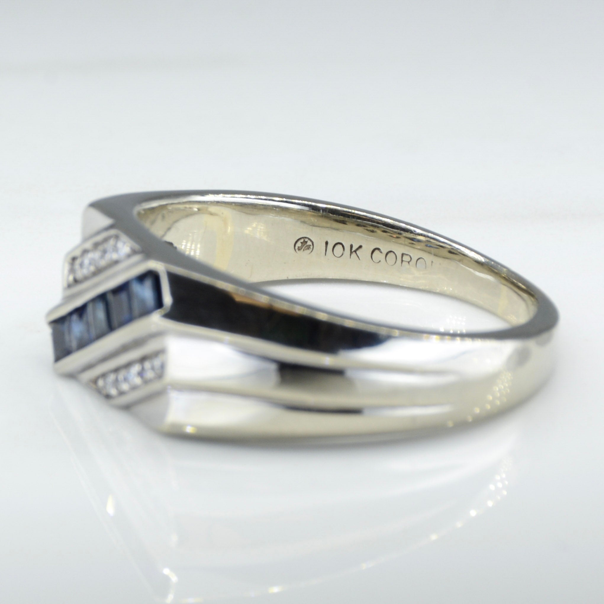 Bague en or blanc, saphir et diamants | Taille 11,25 |