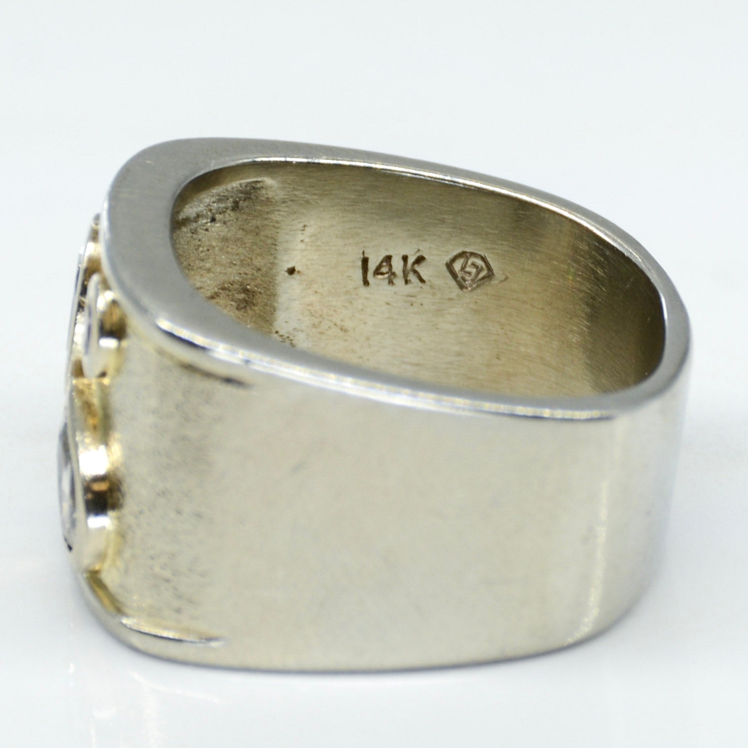 Bague ornée de diamants verts et roses | 0,50 ct, 0,08 ct | Taille 7 |