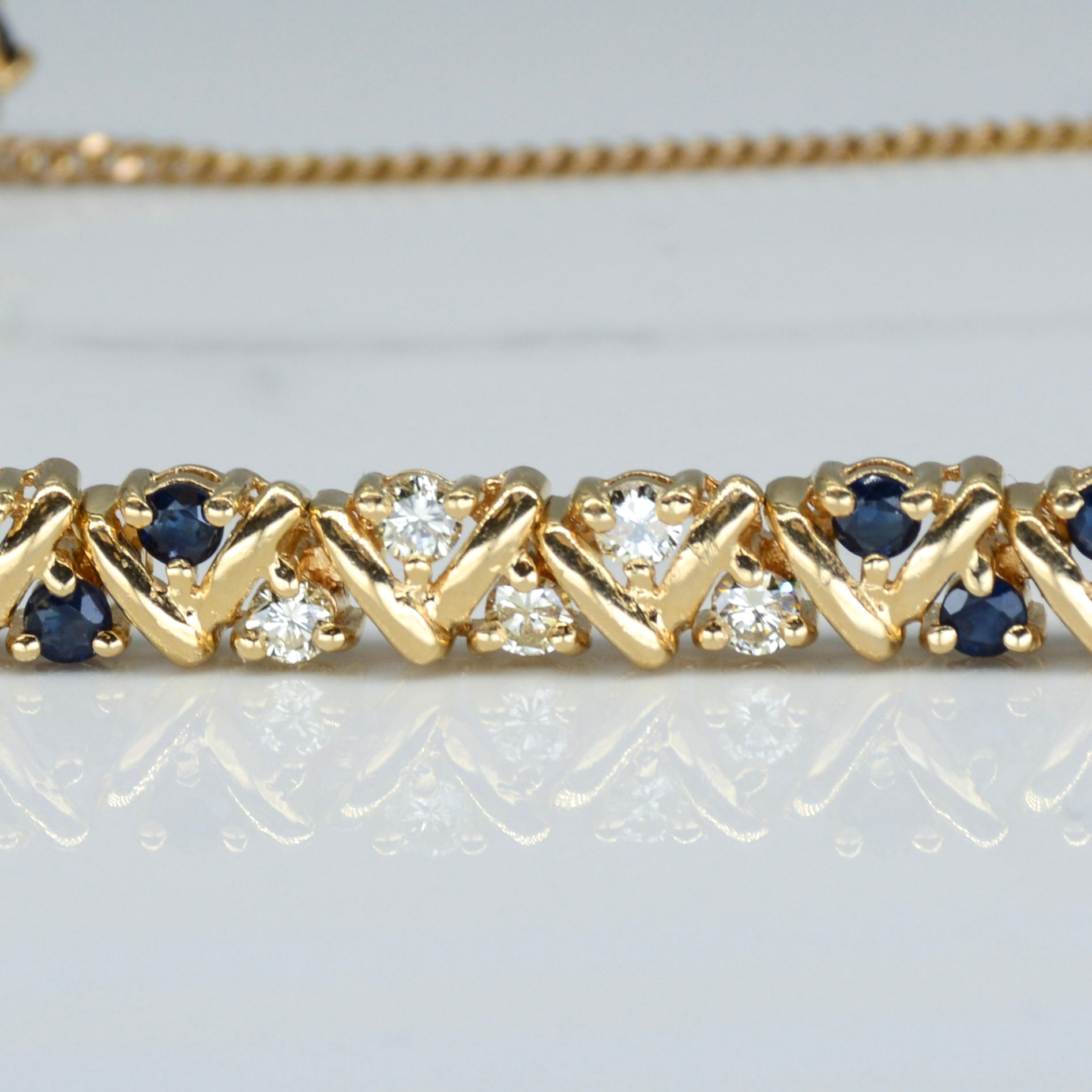 Bracelet tennis en or jaune, saphirs et diamants | 3,50 ct, 0,40 ct |