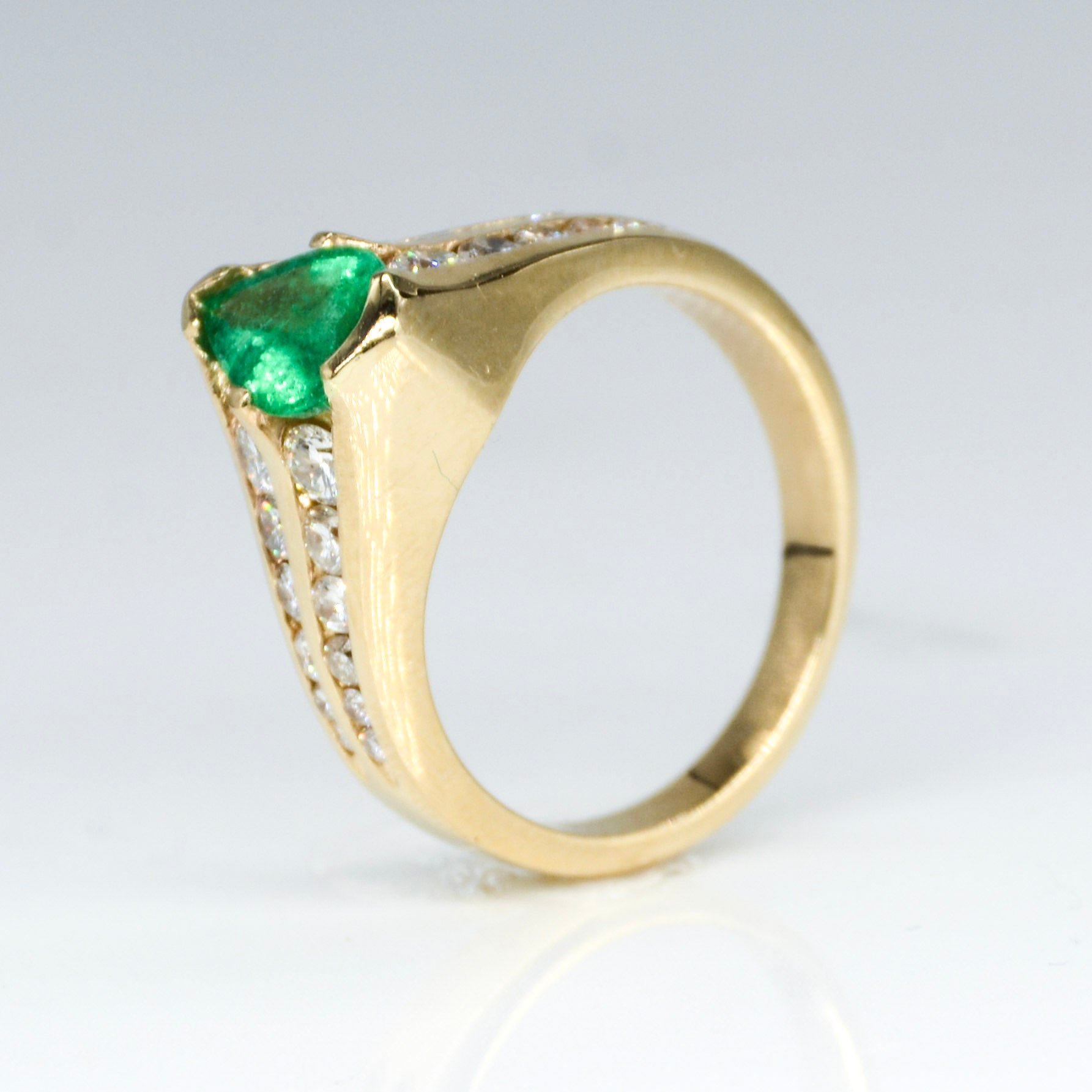 Bague en émeraude taille poire et diamants | Taille 6,25 |