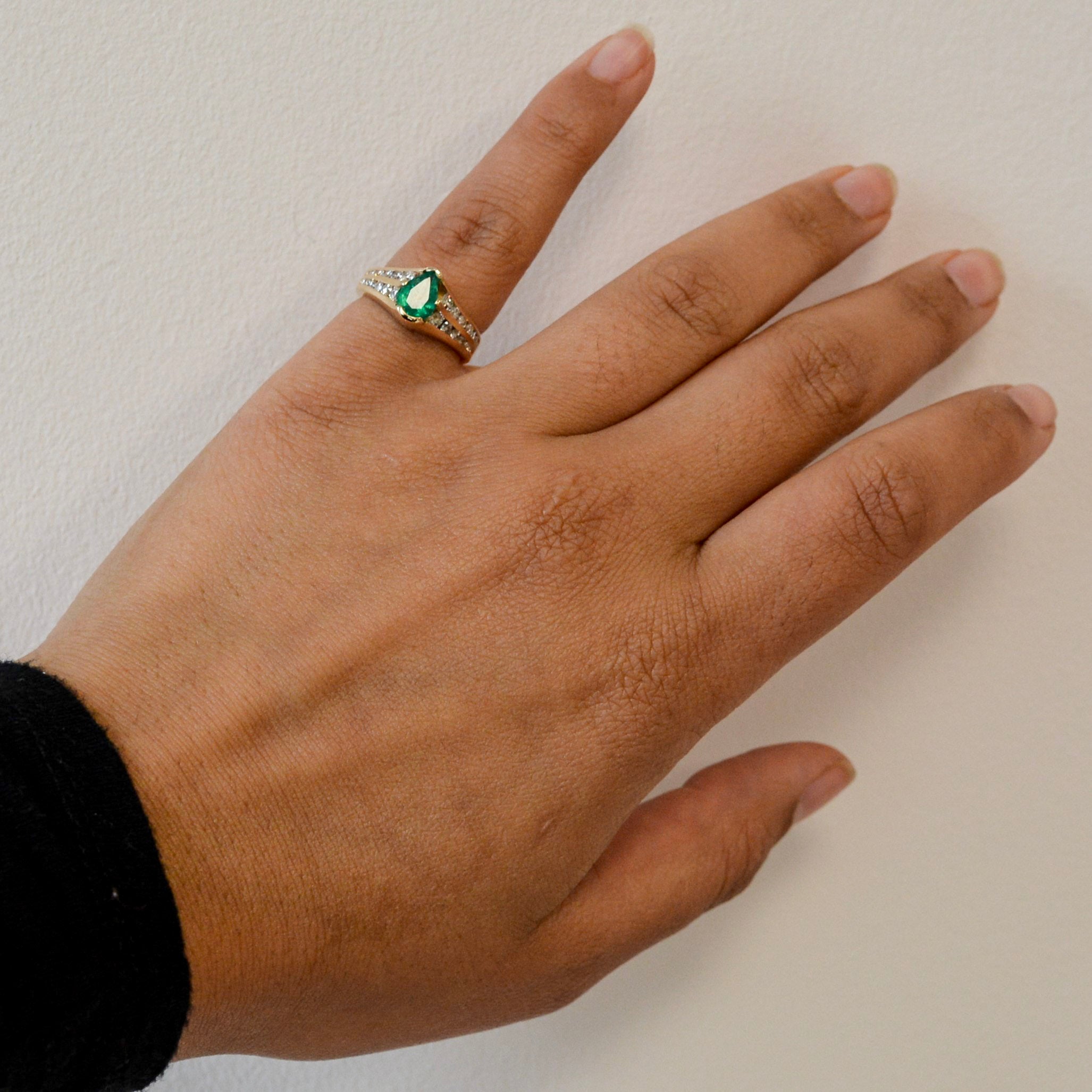 Bague en émeraude taille poire et diamants | Taille 6,25 |