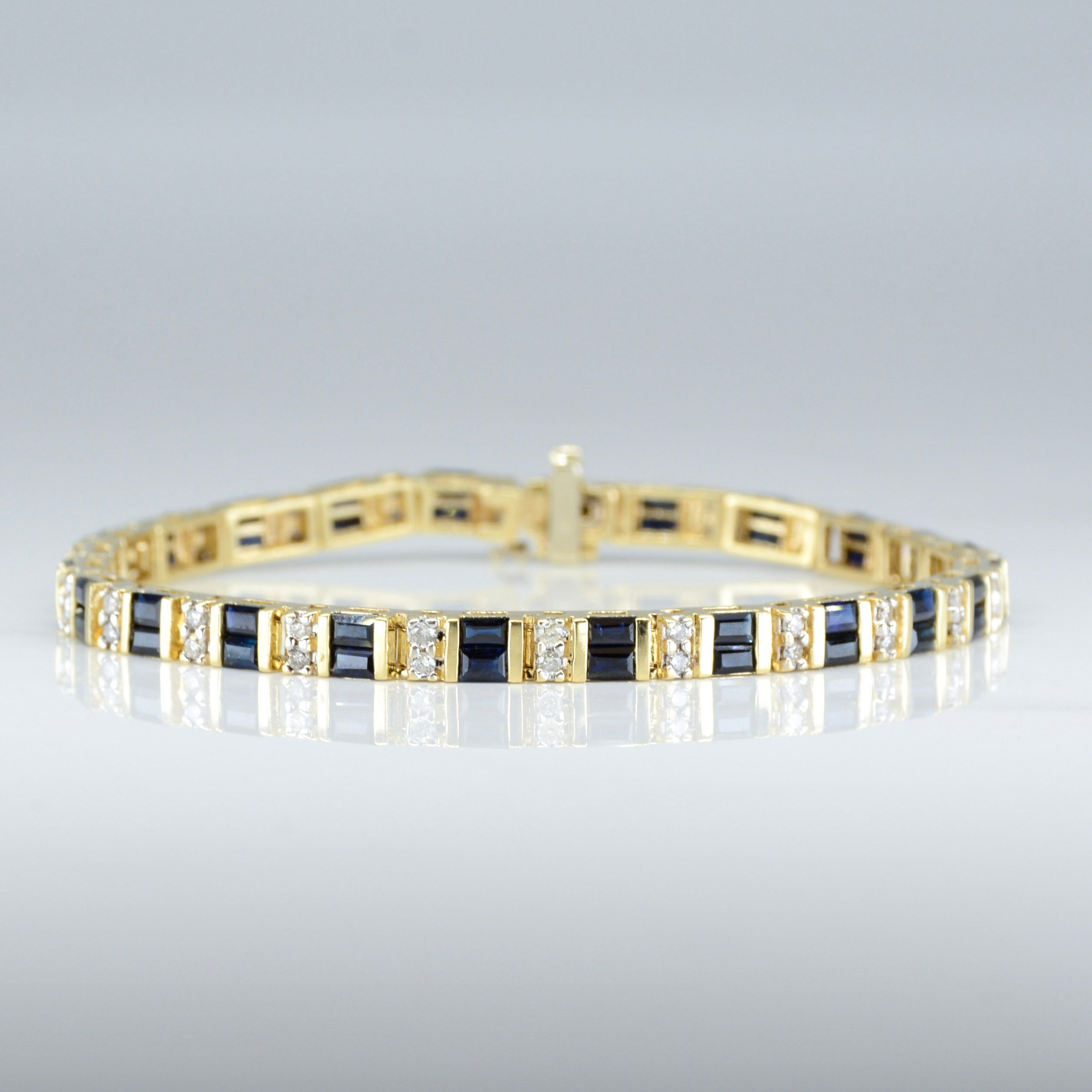 Bracelet tennis saphir et diamants | 2,50 ct, 0,62 ct | 17,8 cm |