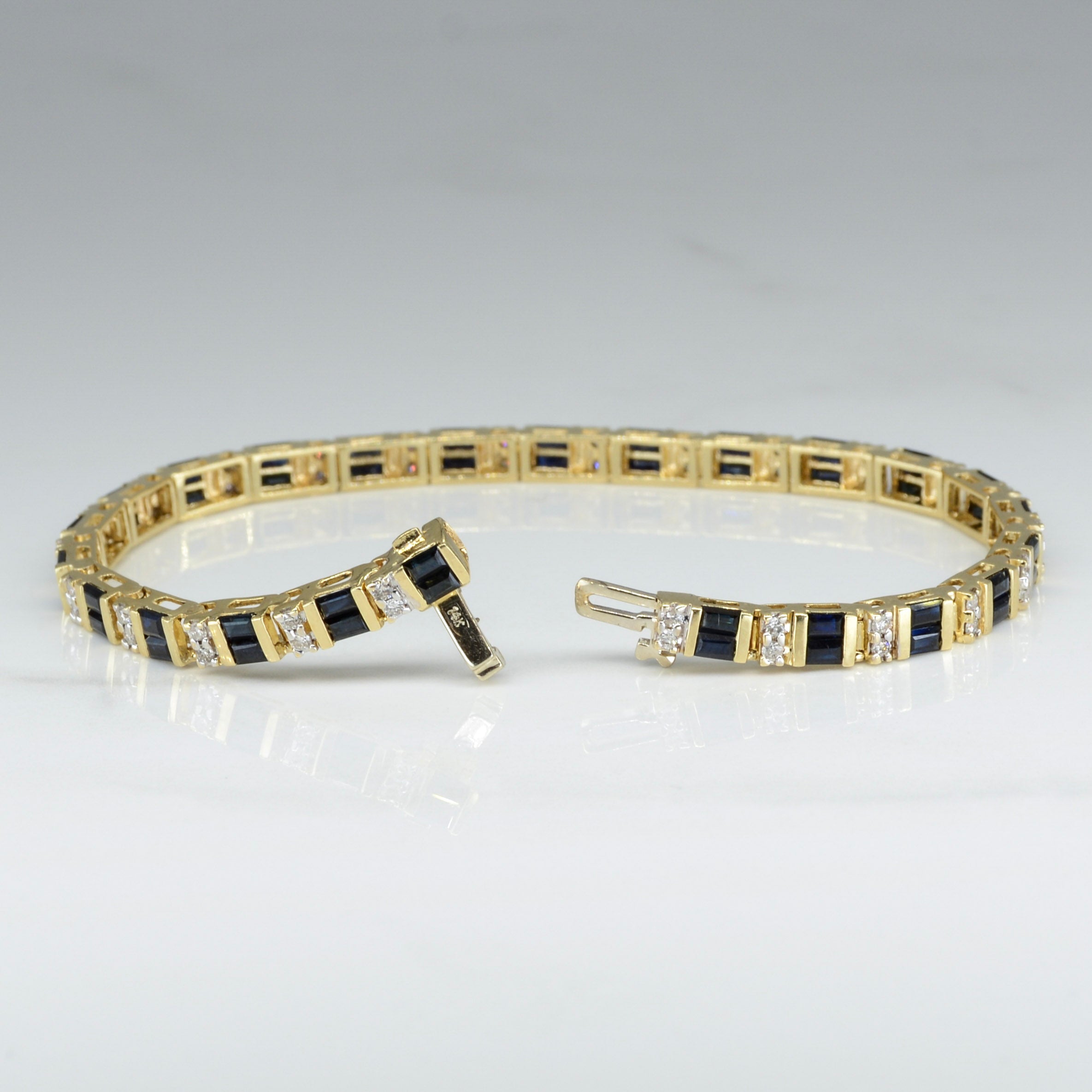 Bracelet tennis saphir et diamants | 2,50 ct, 0,62 ct | 17,8 cm |