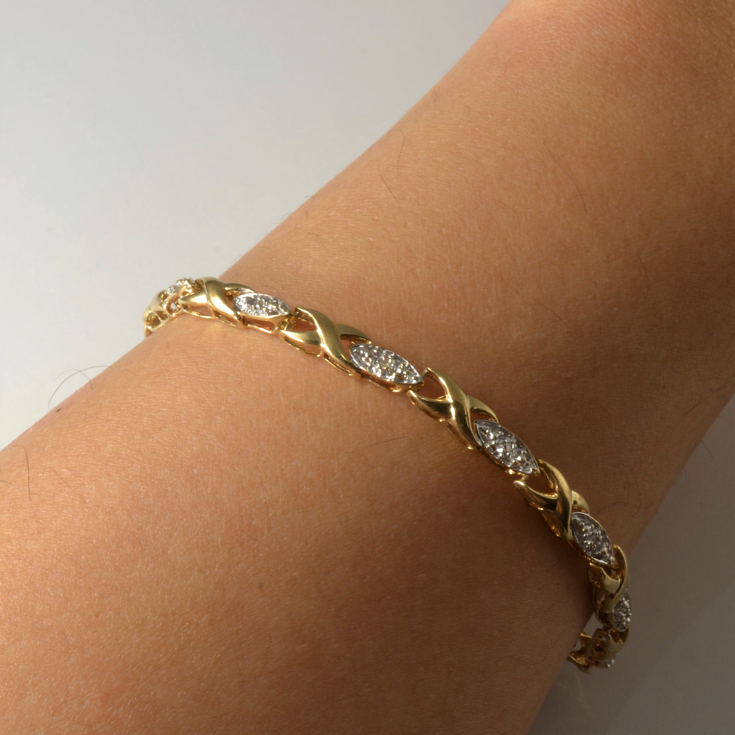 XO Diamond Bracelet | 0.07ctw | 7.5" |