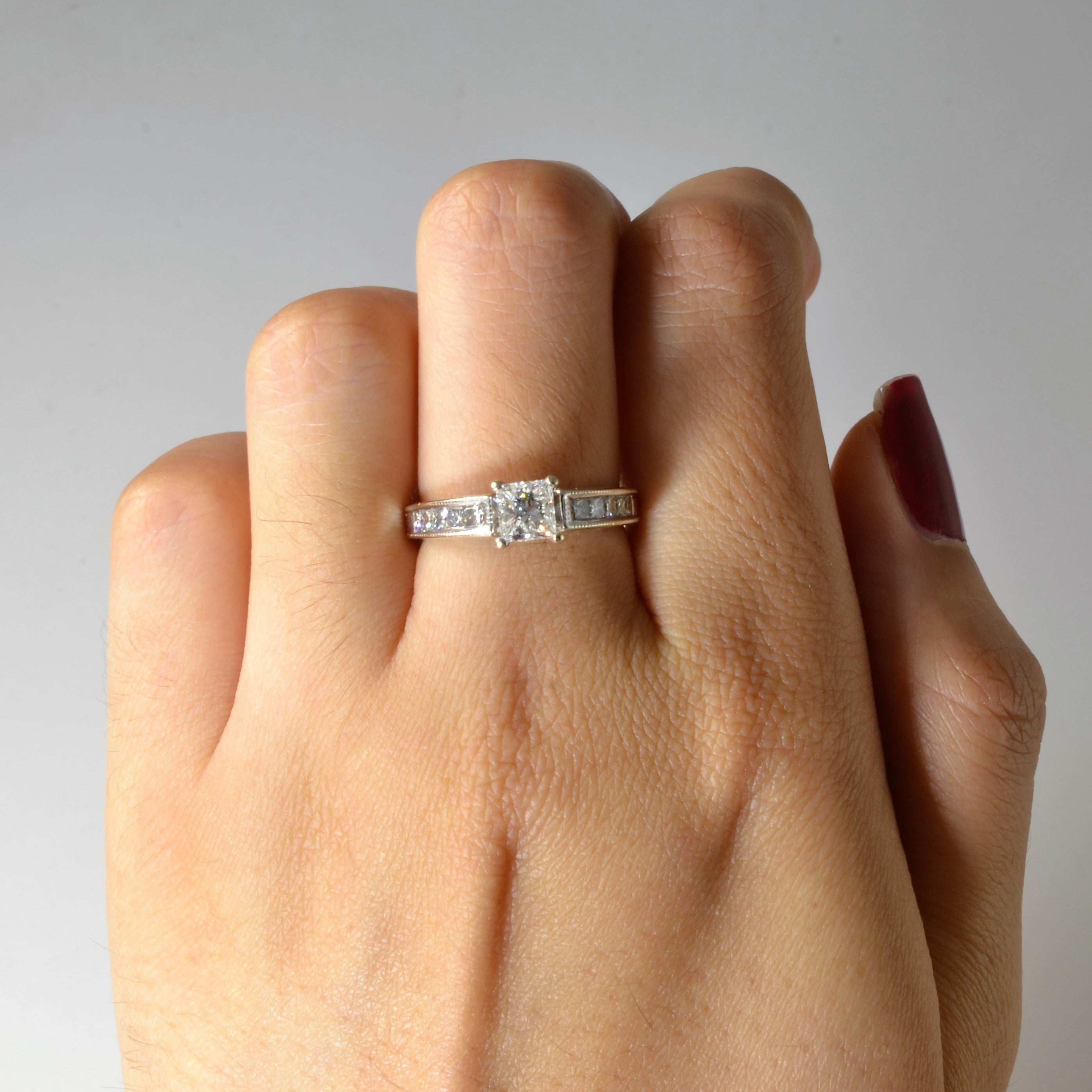 Bague de fiançailles en diamant princesse sertie de millegrain | 1,19 ct | Taille 6,5 |