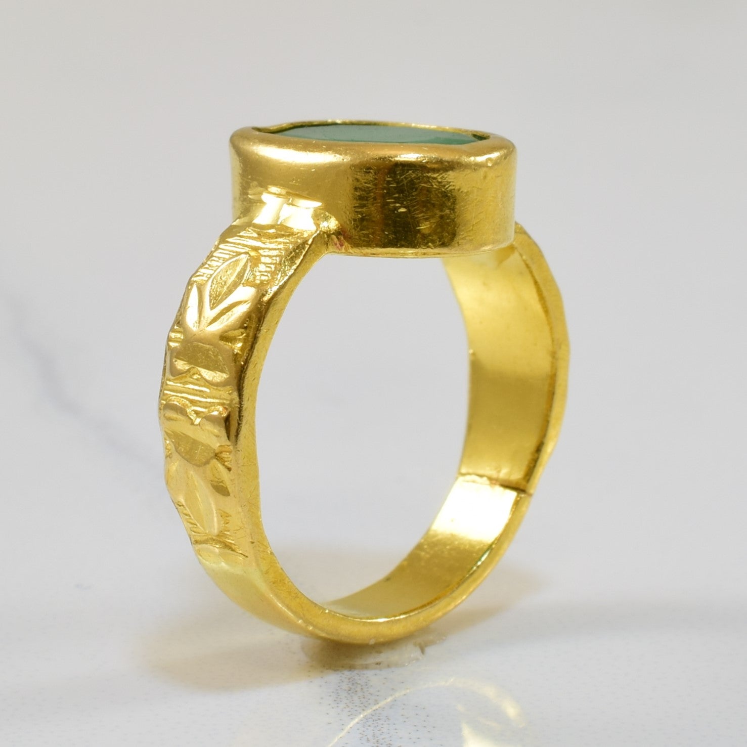 Bague solitaire ovale émeraude à dos ouvert | 2,60 ct | Taille 3,75 |