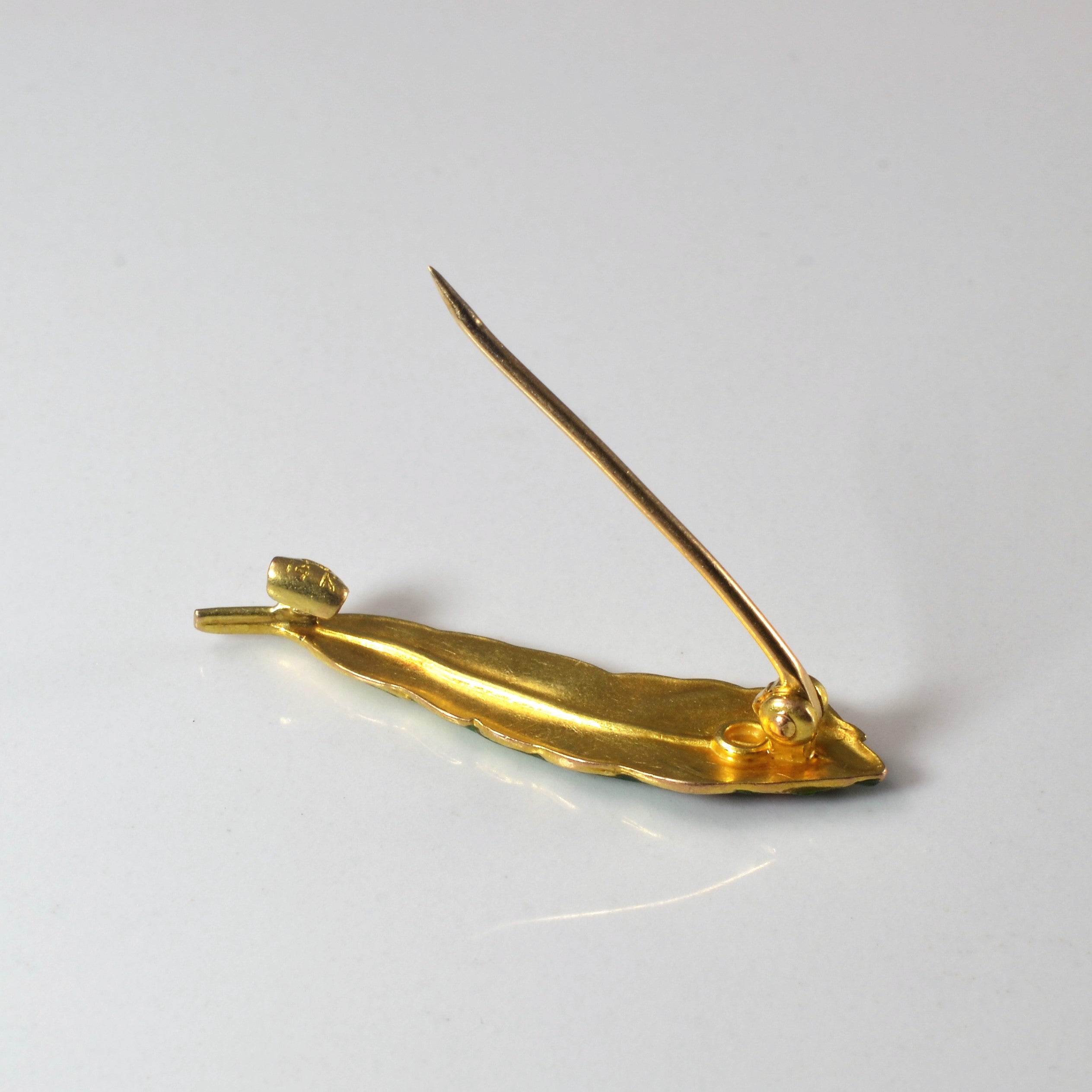 Broche plume de paon émaillée style milieu du siècle |