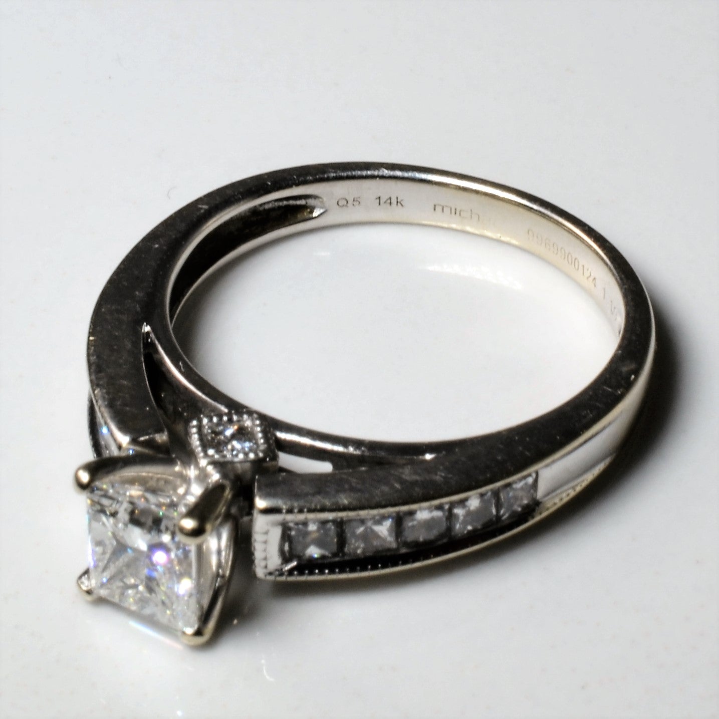 Bague de fiançailles en diamant princesse sertie de millegrain | 1,19 ct | Taille 6,5 |
