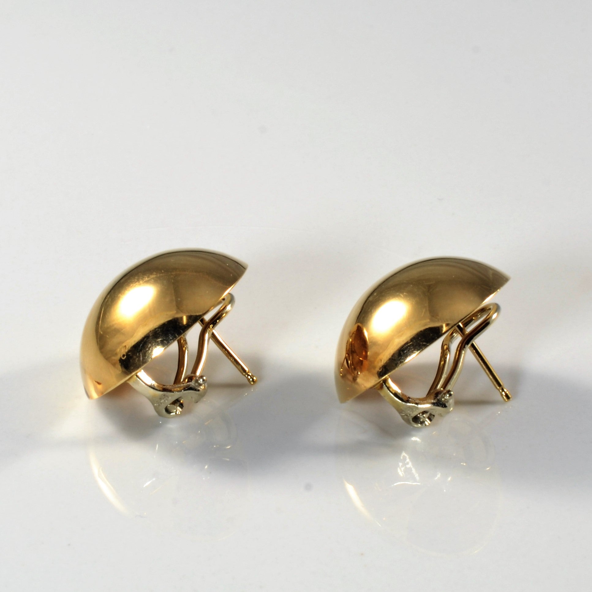 Boucles d'oreilles à clip en forme de dôme doré |
