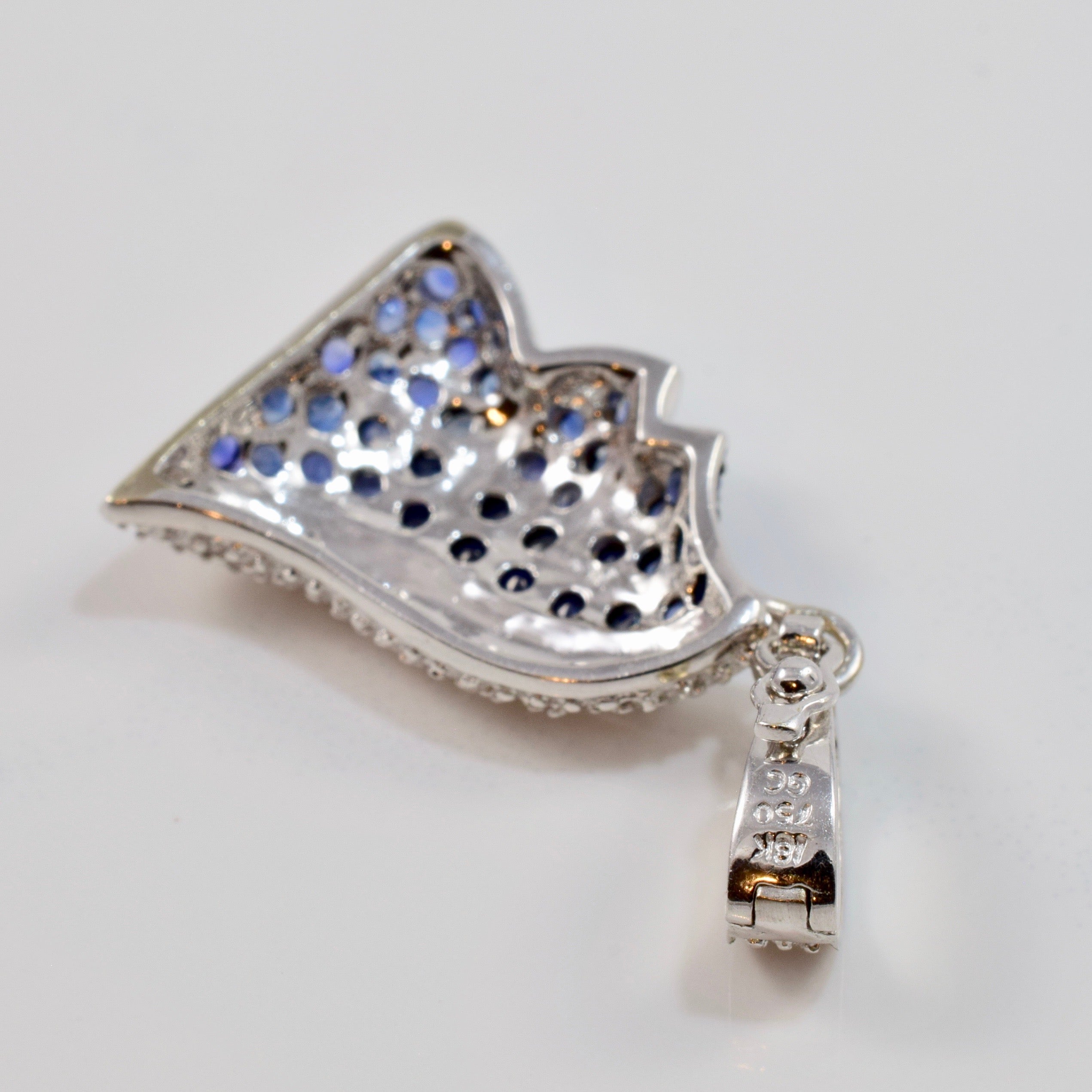 Pendentif en grappe de saphirs et de diamants | 0,05 ct au total |