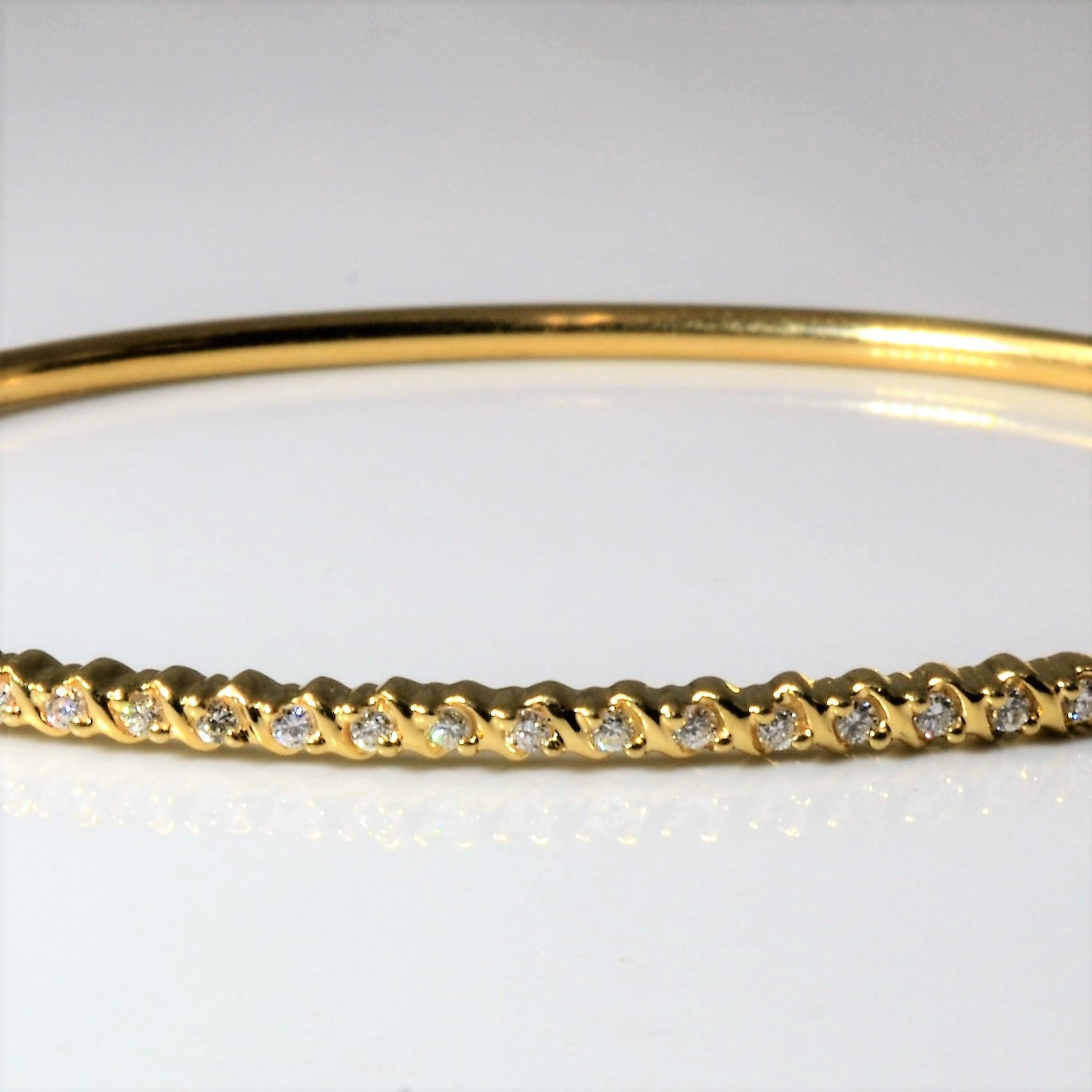 Bracelet jonc Birks pour femme en or pavé de diamants | 0,15 ct au total | 7,5 pouces |
