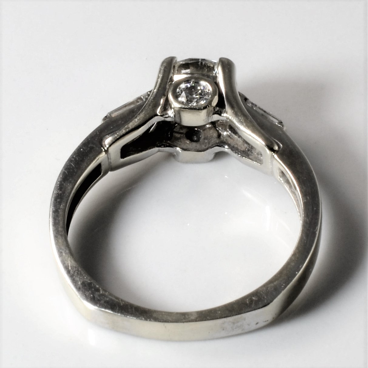 Round Brilliant Cut Diamond Baguette Cut Accented Ring | 0.96ct SI2/I1 H/I, 0.22ctw | SZ 7.5 |