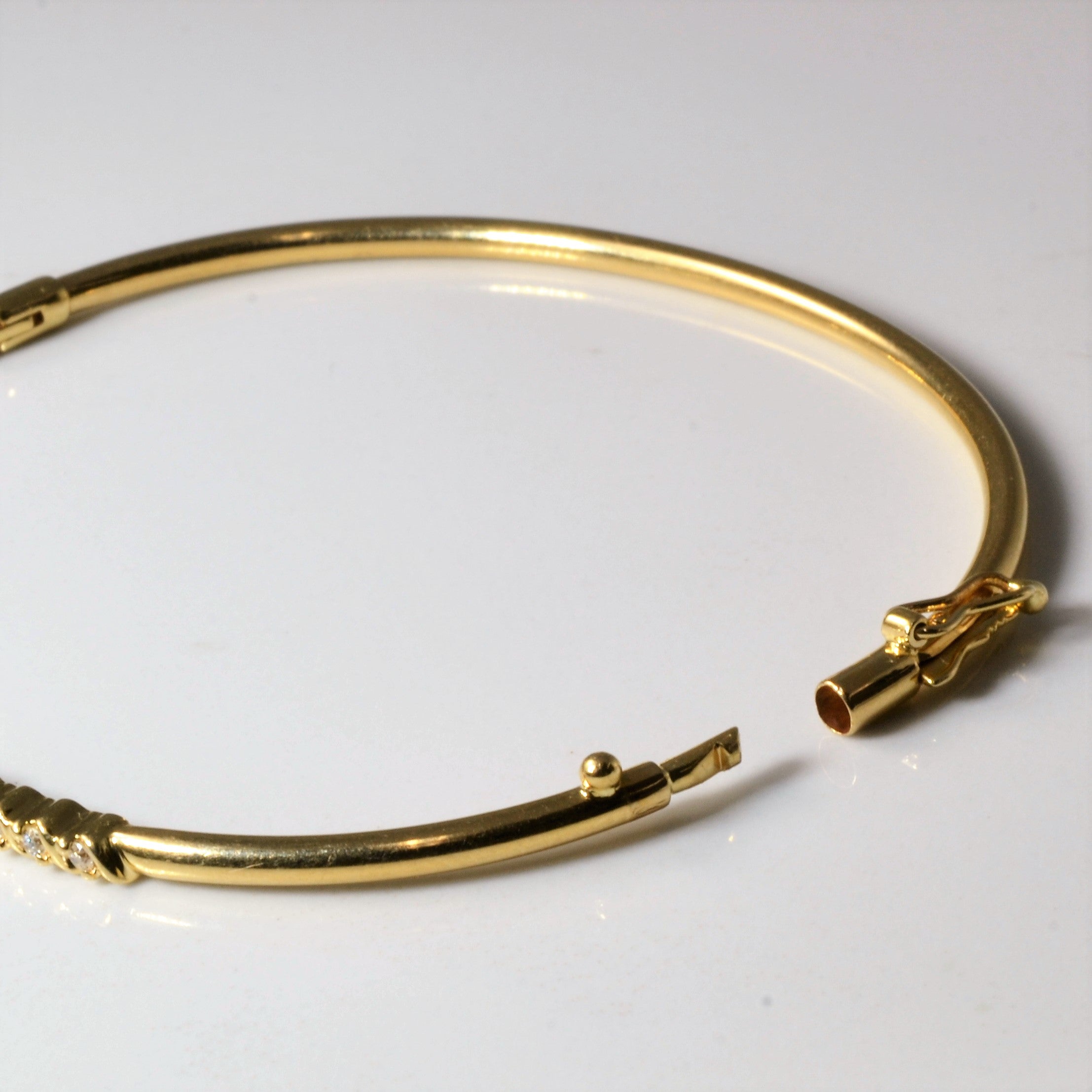 Bracelet jonc Birks pour femme en or pavé de diamants | 0,15 ct au total | 7,5 pouces |
