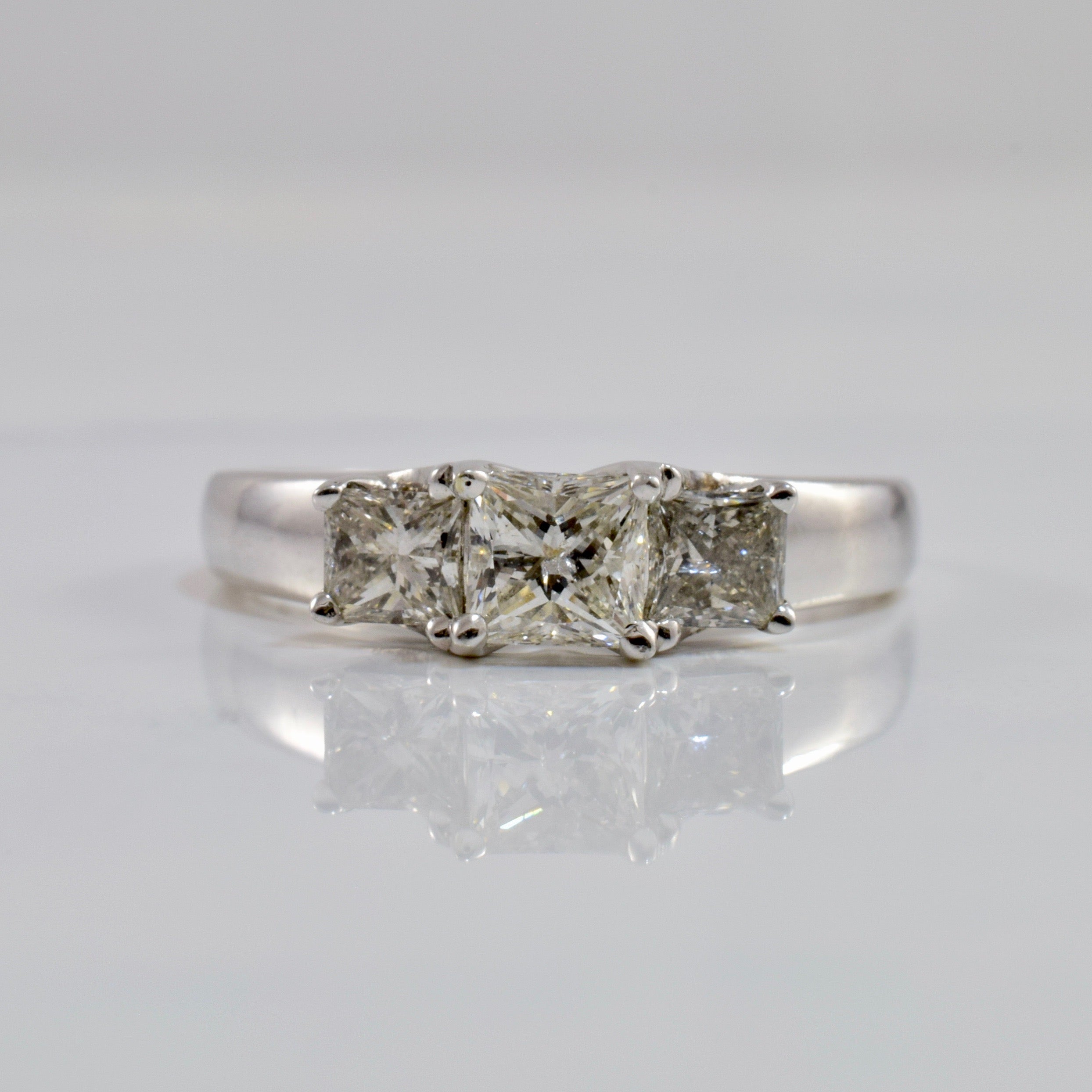 Three Stone Diamond Engagement Ring | 0.90 ctw SZ 6.25 |