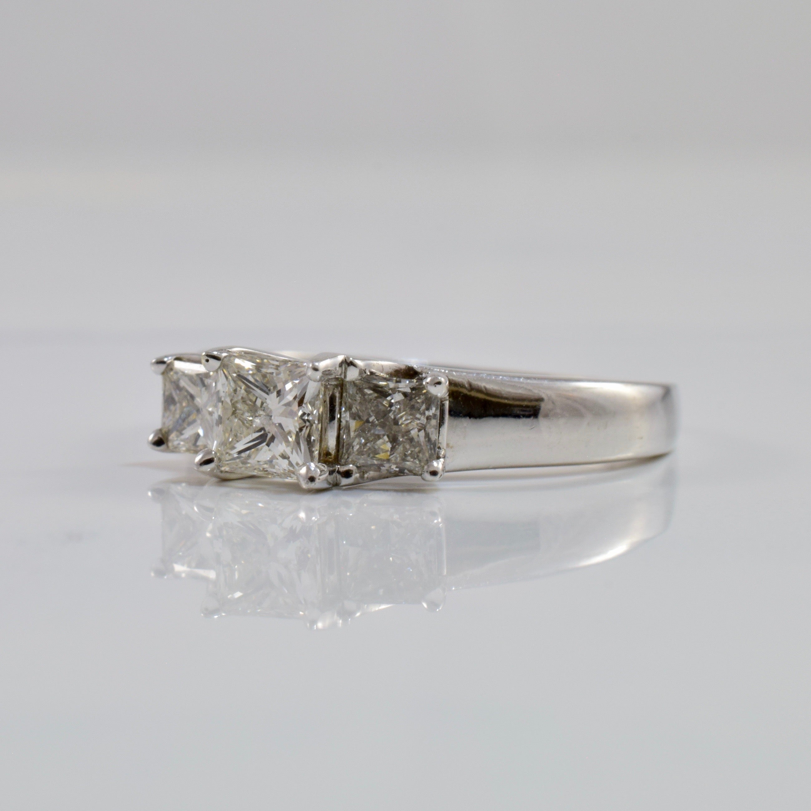Three Stone Diamond Engagement Ring | 0.90 ctw SZ 6.25 |