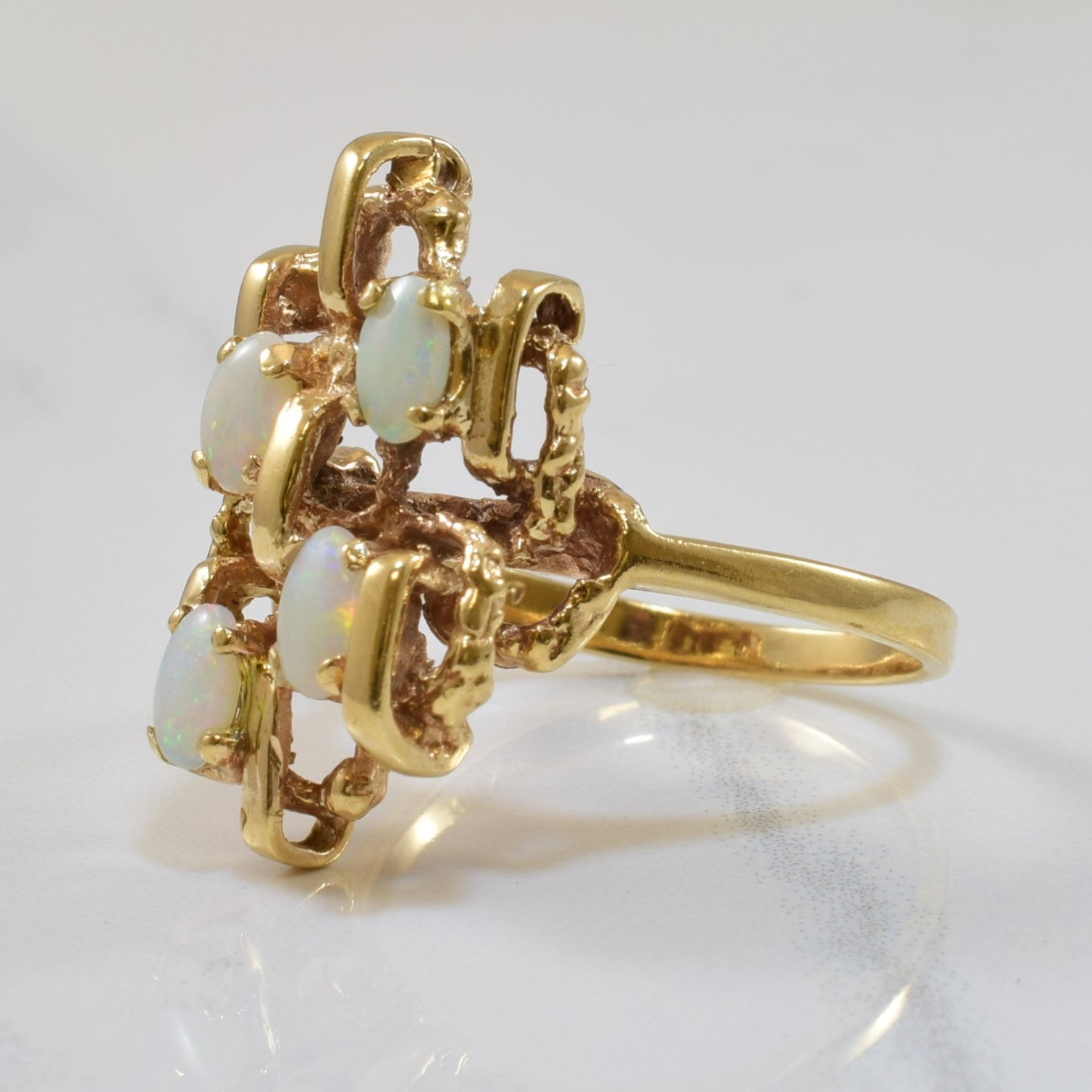 Bague abstraite ovale en opale | 0,40 ct | Taille 7,5 |