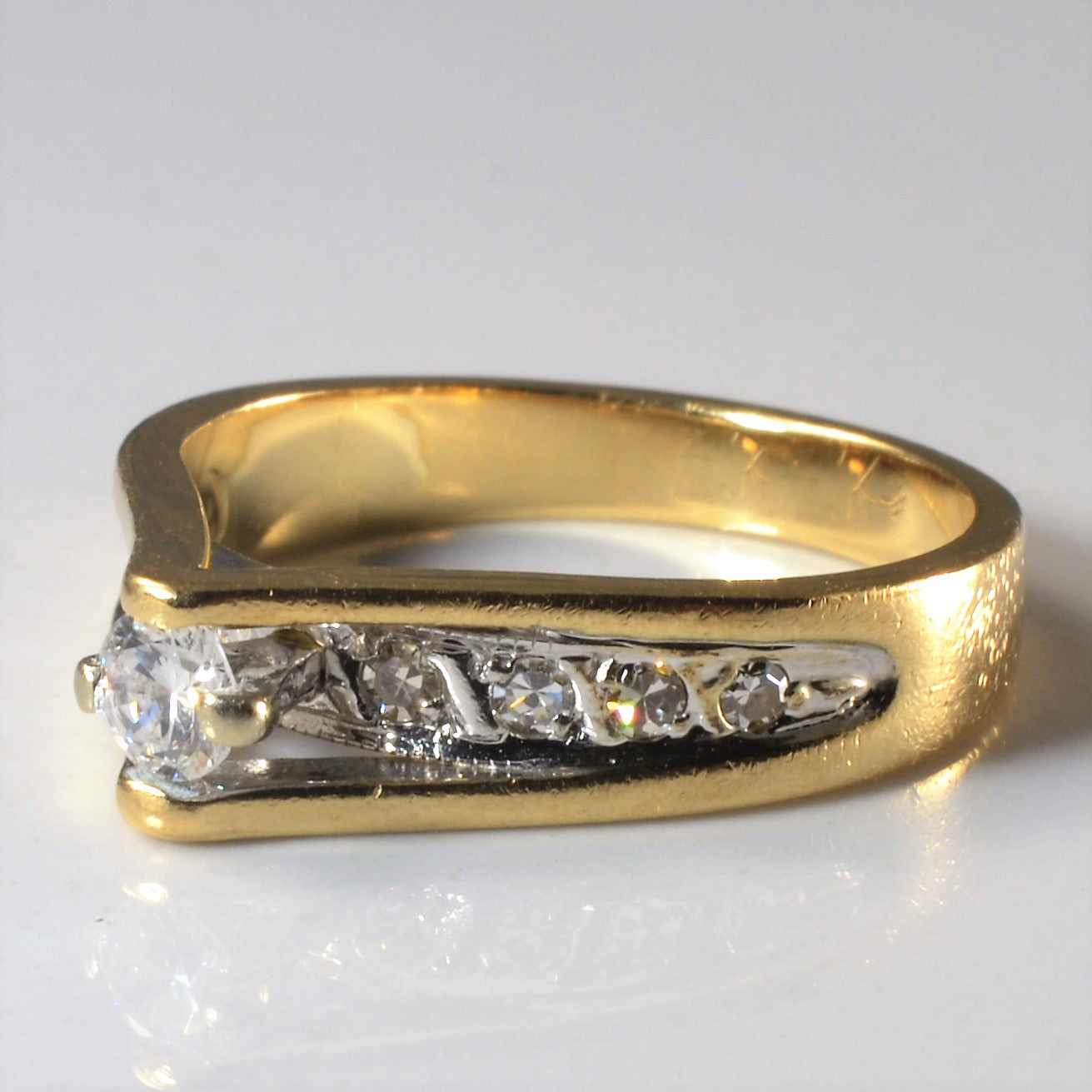 Pointed Diamond Ring | 0.29ctw | SZ 6.5 |